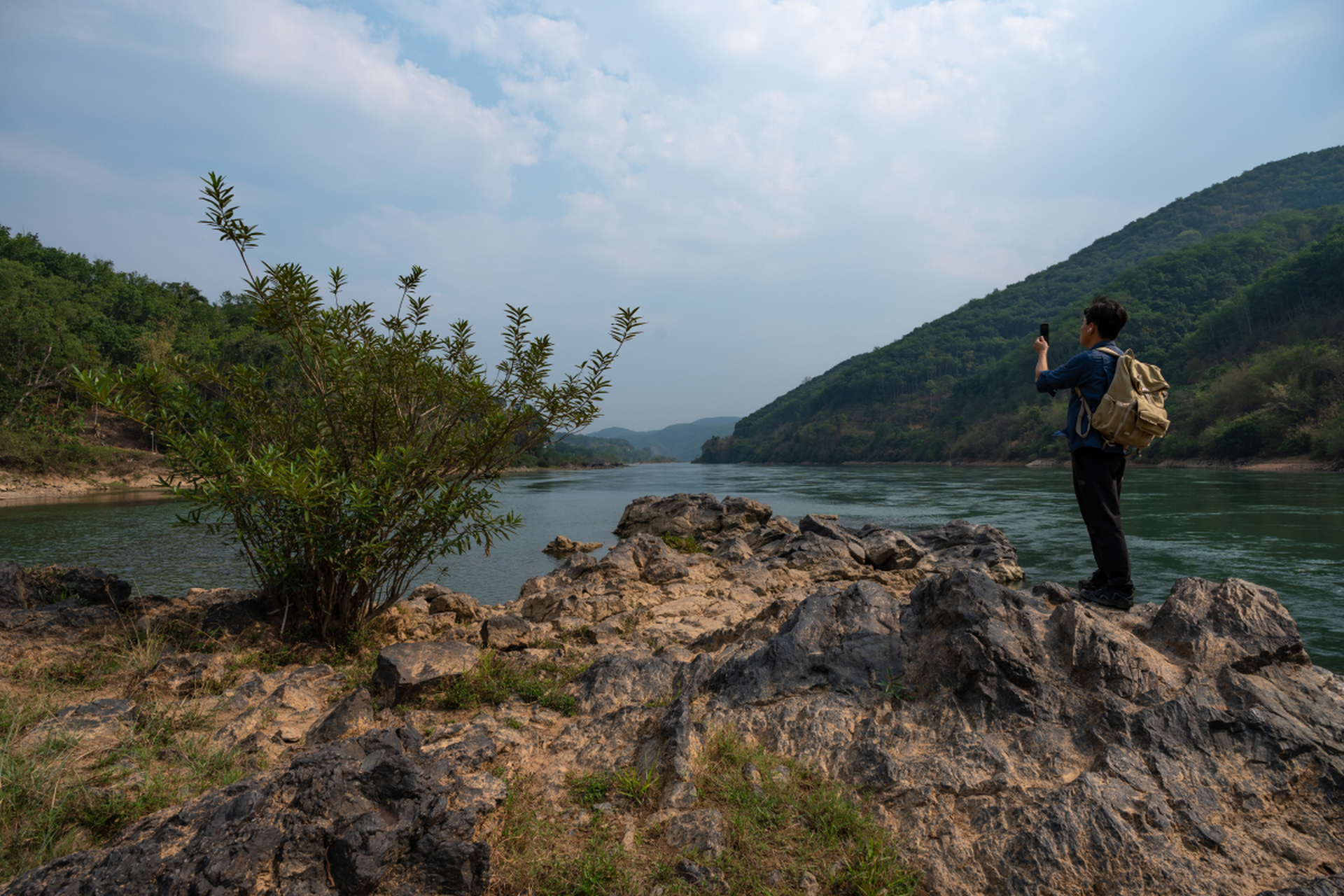 高州湖光山色图片