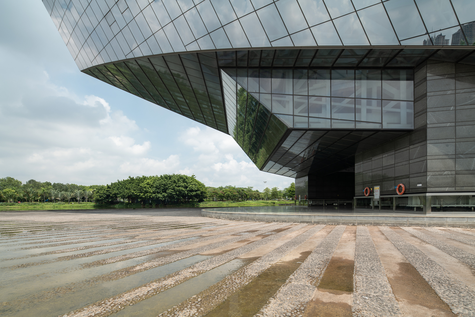 赛春日篇#  郑州春日旅游:感受现代艺术的魅力,游览郑州当代艺术馆