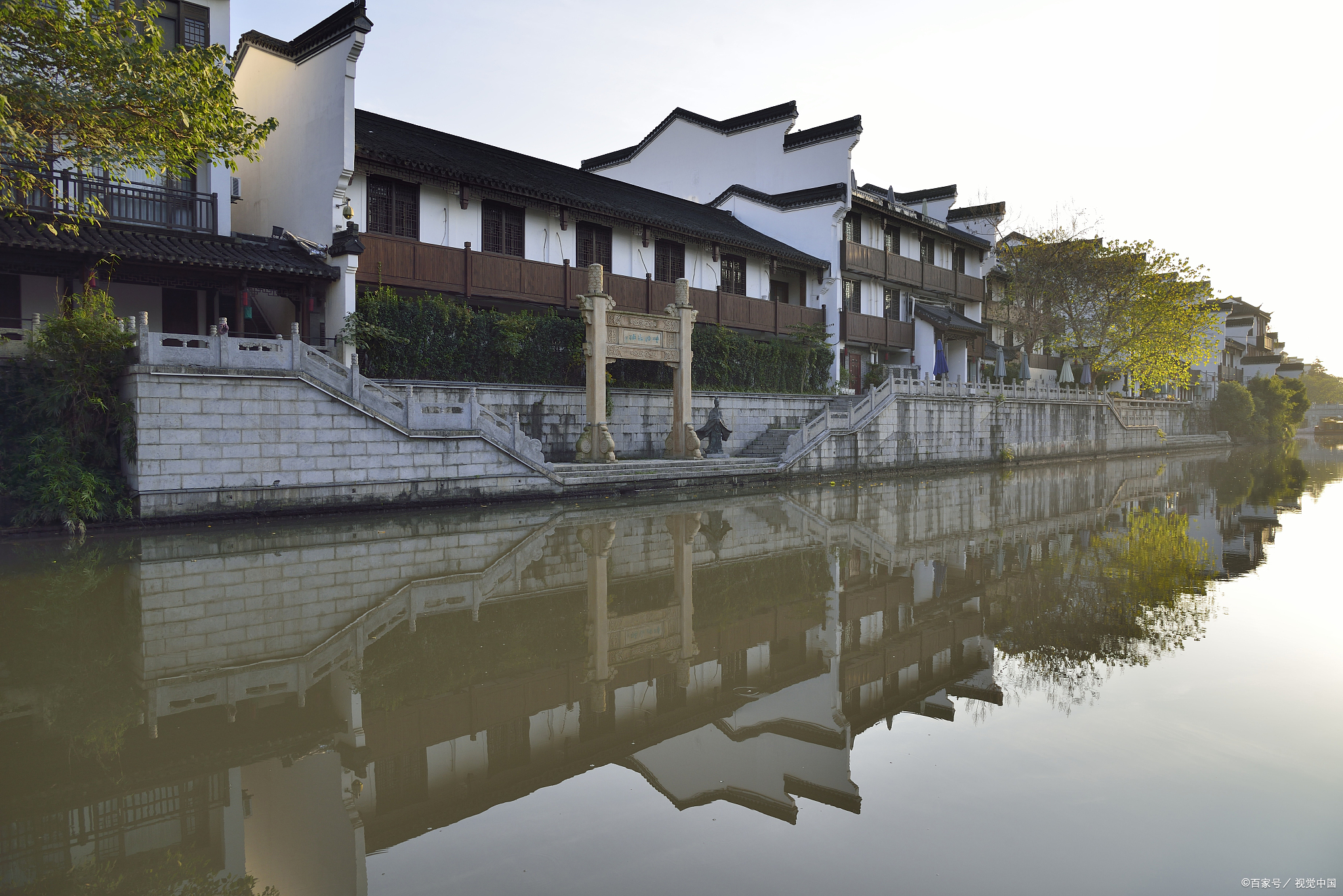 南京秦淮河:历史与文化的悠悠流淌  在南京这座千年古城的脉络中,有一