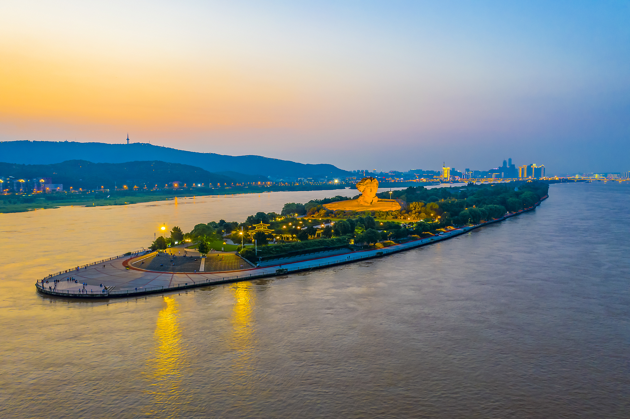 长沙橘子洲头的秋色,是否让你感受湘江的魅力?