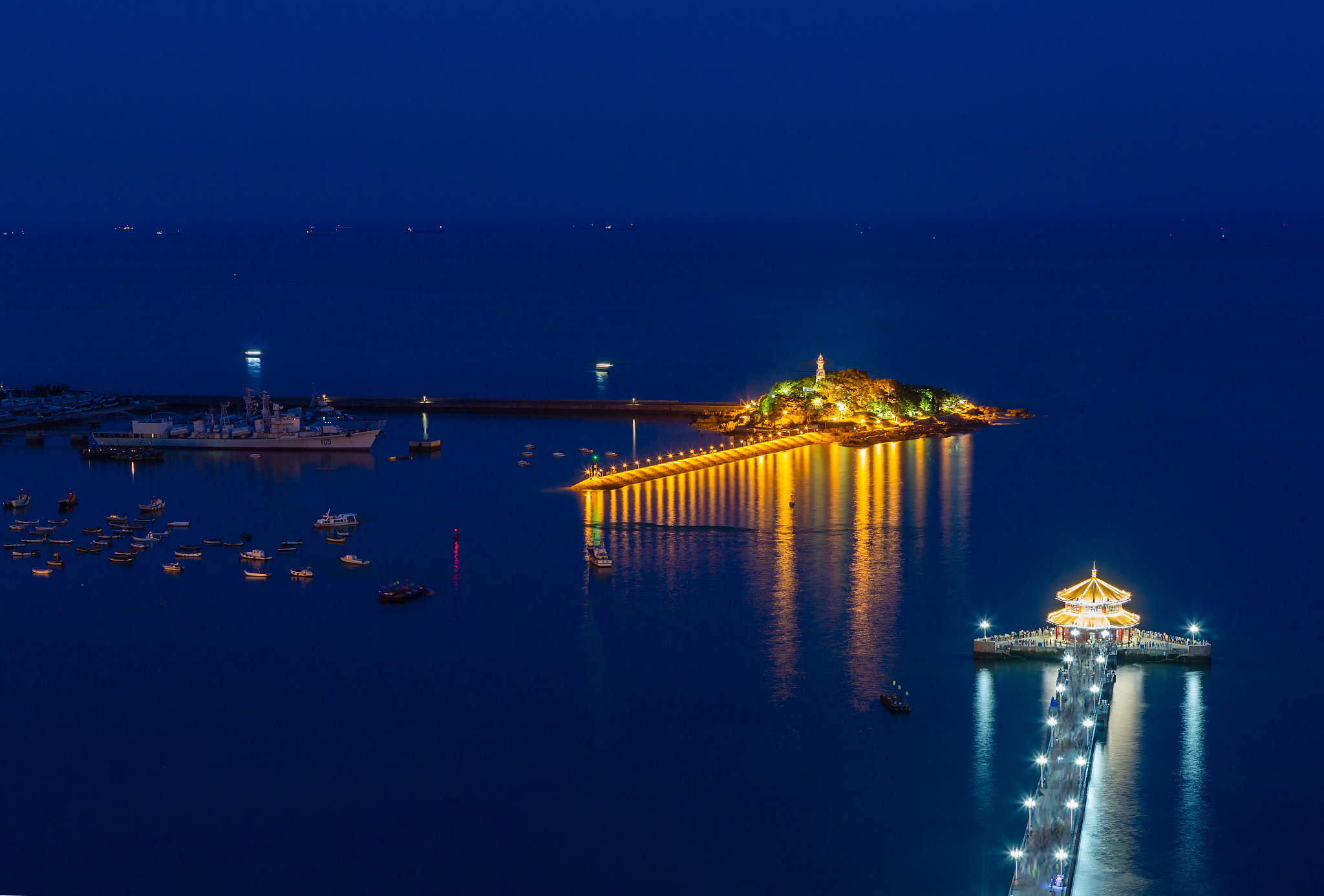 青岛的栈桥的海景和城市风光有多迷人?