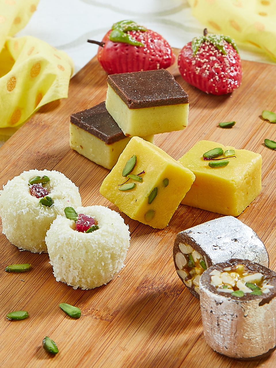 苏式糕点追求外形美而多变,有长,方,圆,菱,三角形等,外形完美,变化多