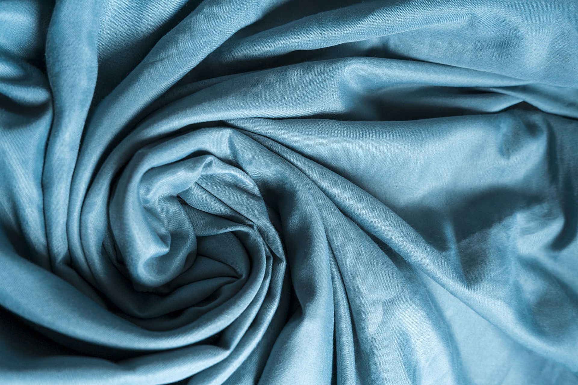 醋酸面料透气,吸湿,弹性好,色彩鲜艳,易于护理,性价比较高.