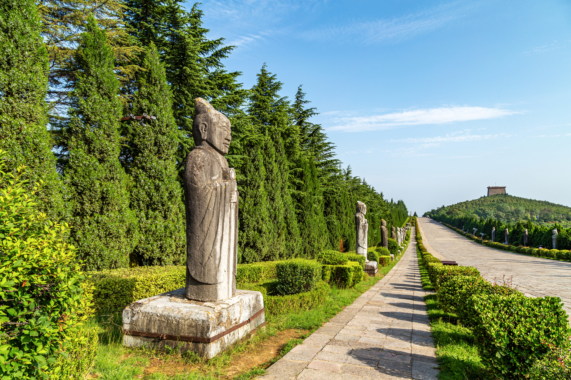 汉光武帝陵,又称汉陵,位于中国河南省洛阳市孟津县白鹤镇铁谢村,是