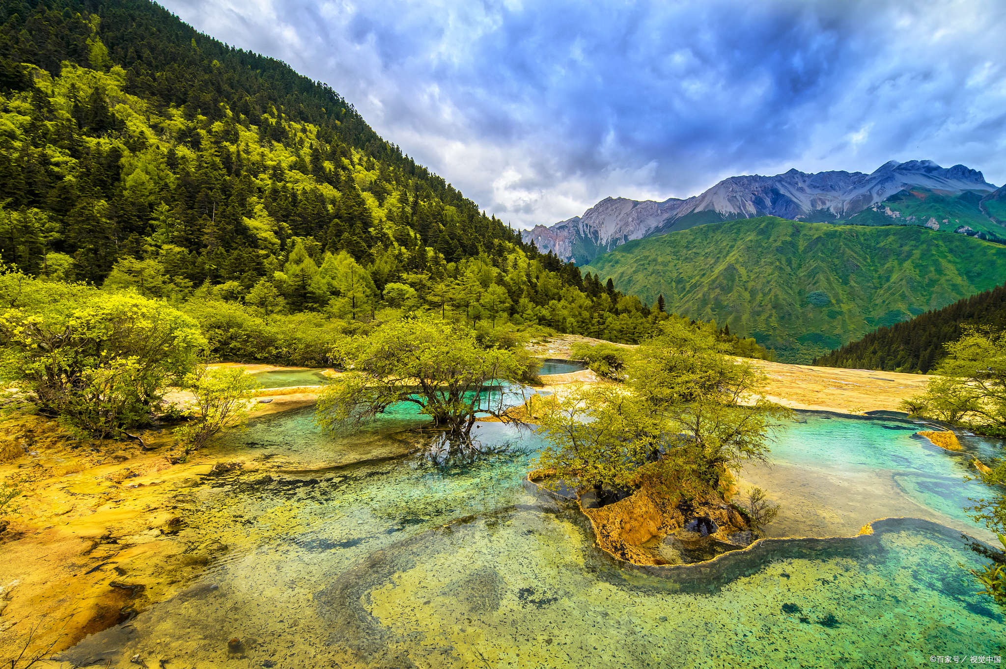 黄龙彩池,山水间的诗意天堂  黄龙风景名胜区,这里是大自然的调色盘