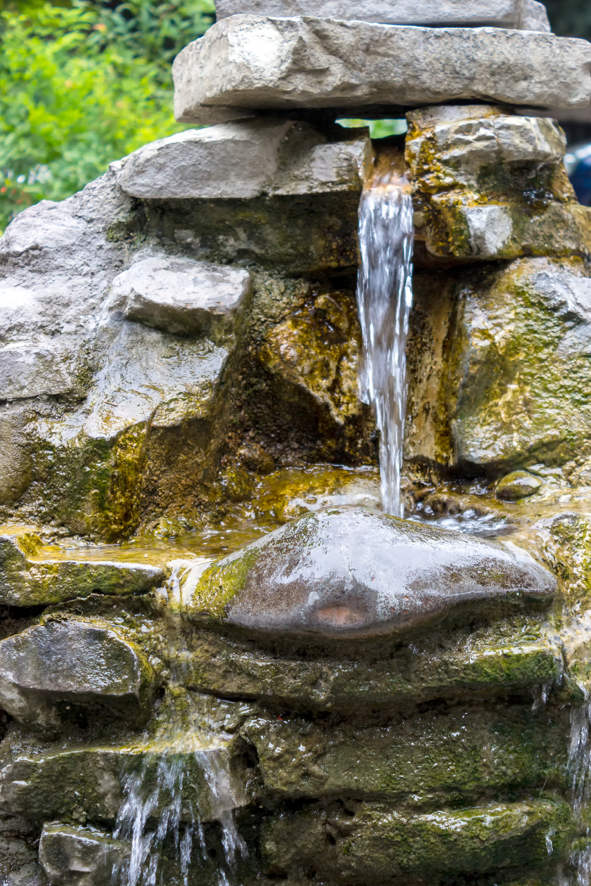 滴水穿石,坚持是成功的关键