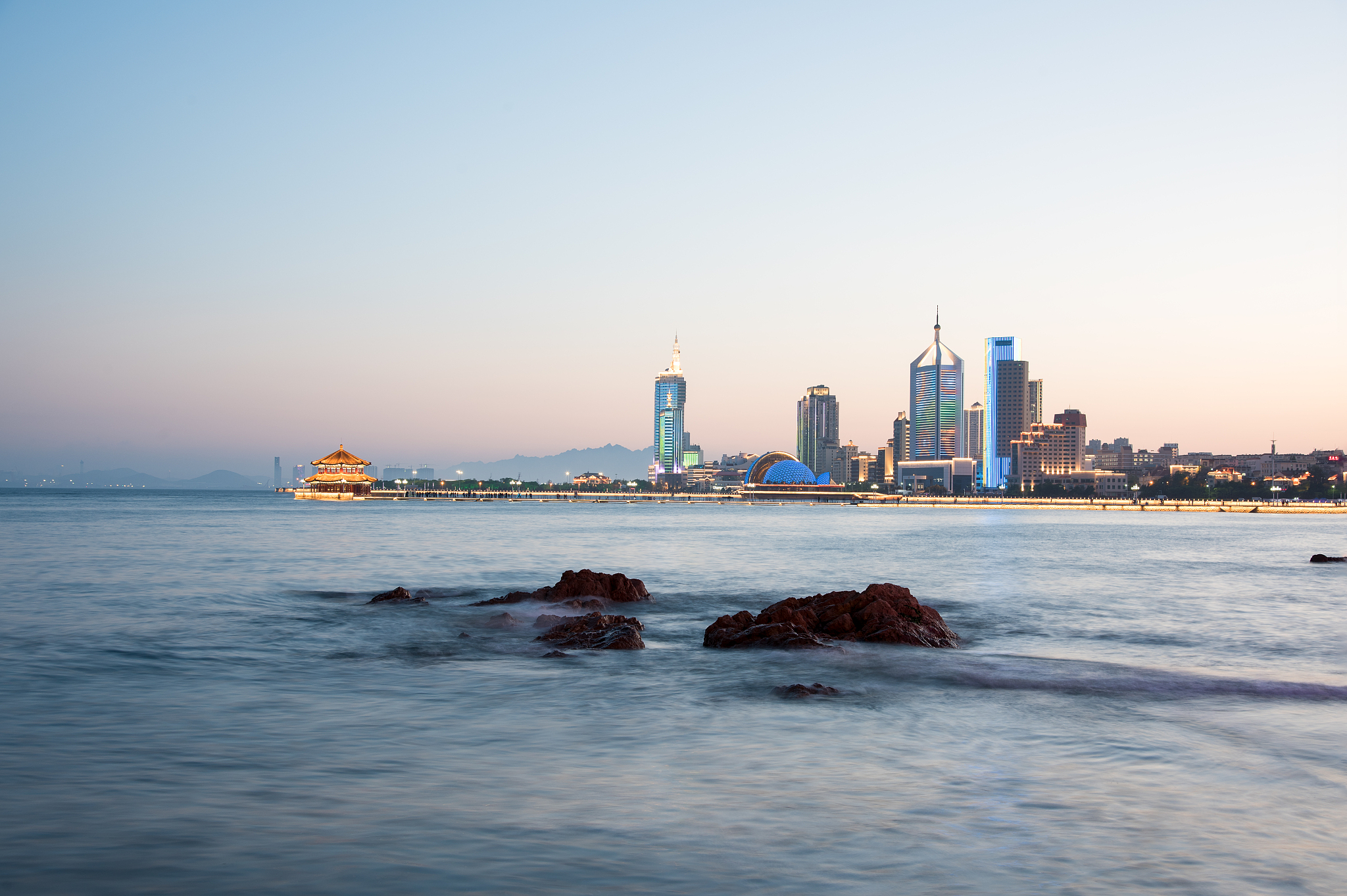 青岛栈桥,海滨城市风光,尽享清凉夏日