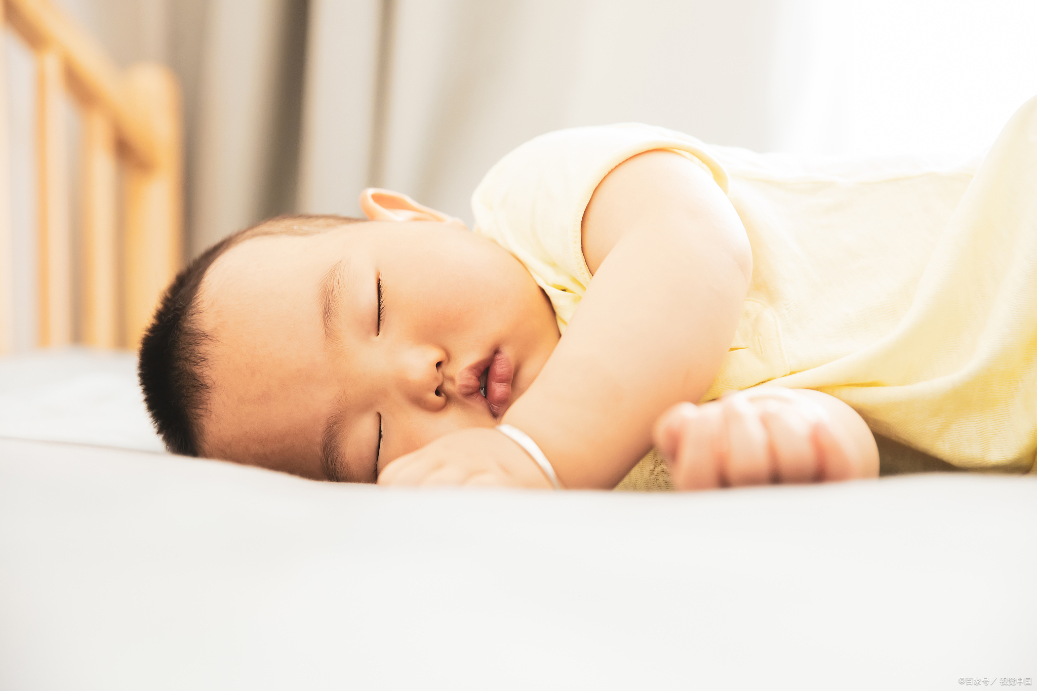 婴儿睡眠问题常见,如夜醒,入睡难等.