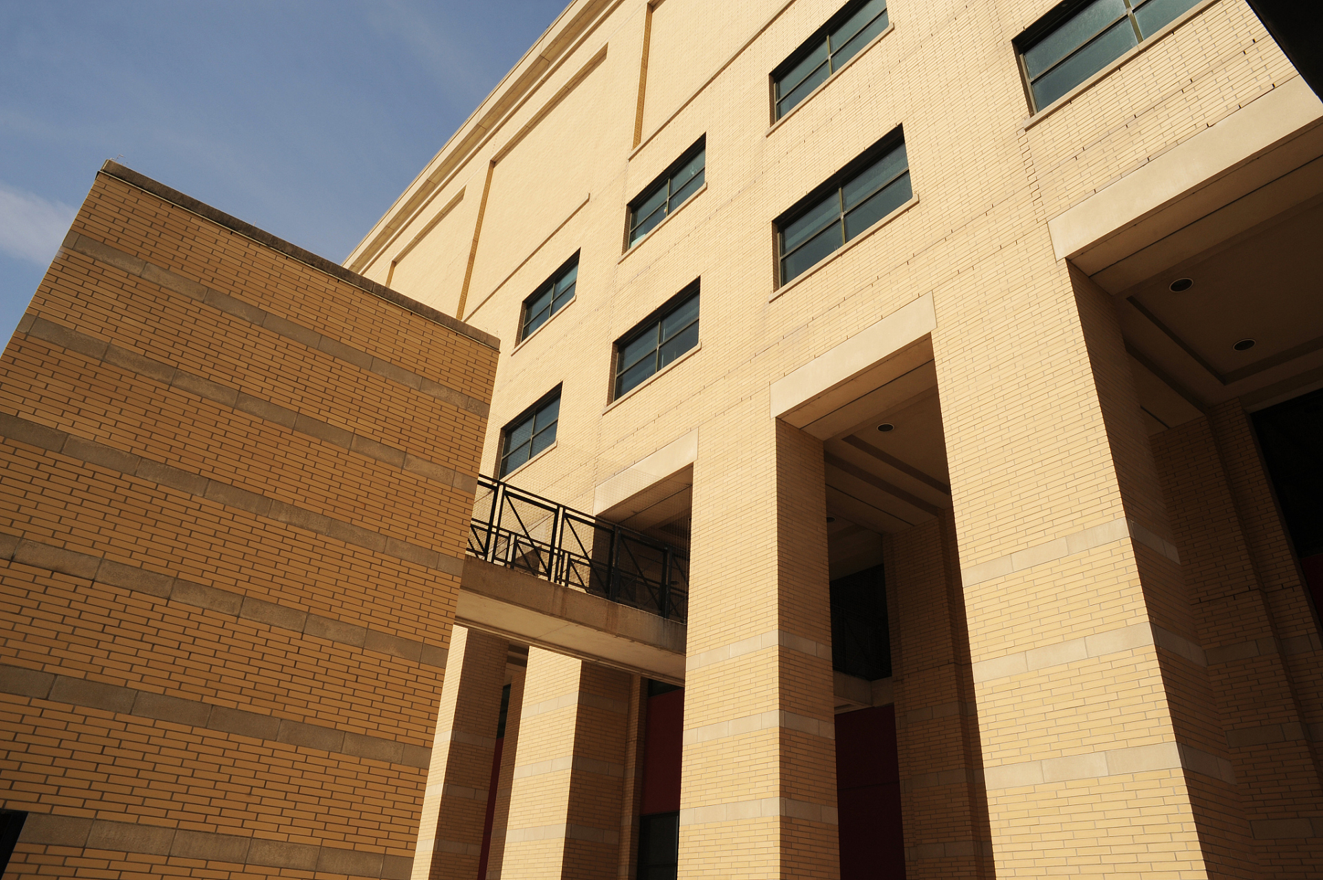 天津美术学院造型艺术学院简介  天津美术学院造型艺术学院成立于2001