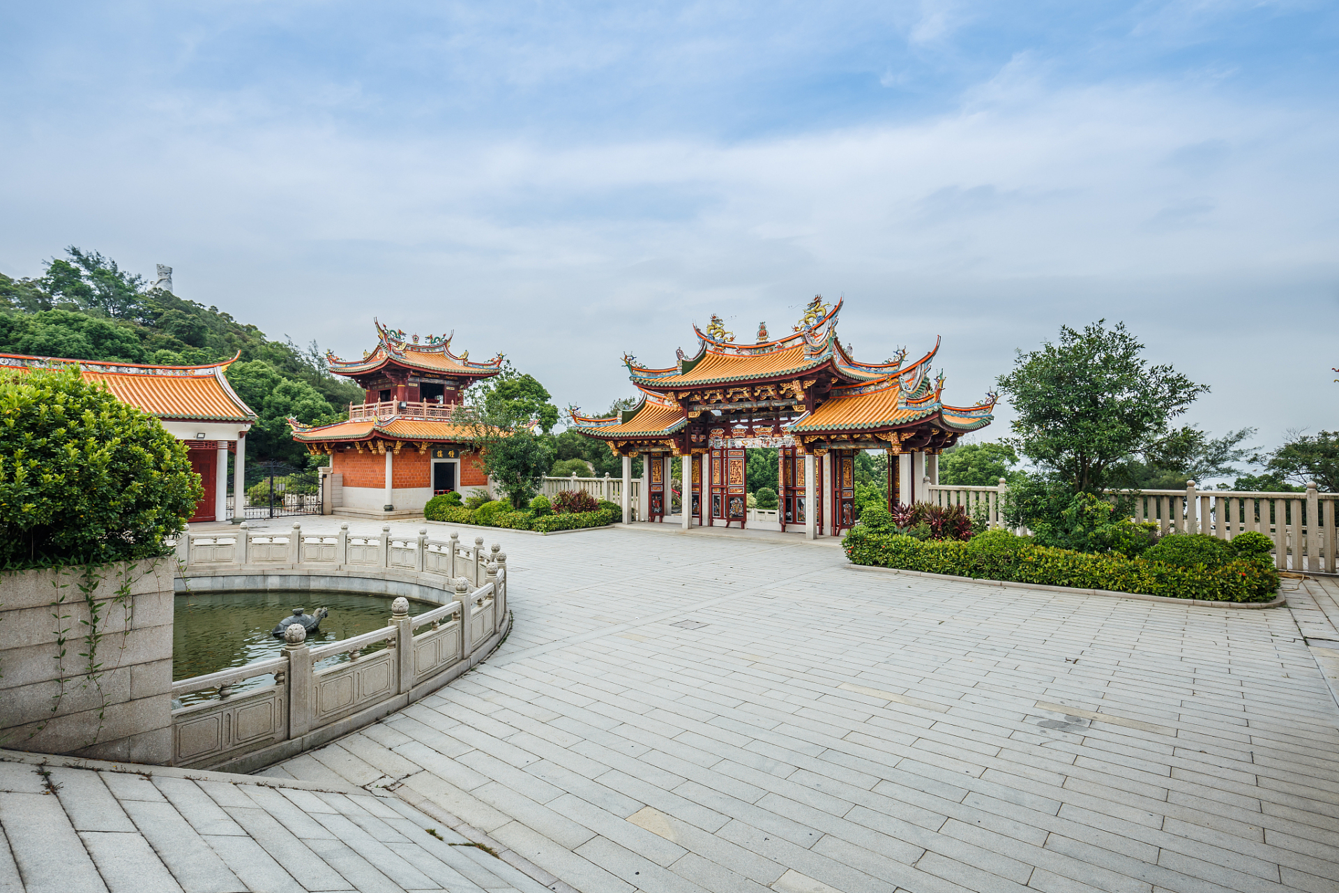 普宁旅游必去的十大景点包括:普宁海滩,普宁寺庙群,南澳岛,普宁市博物