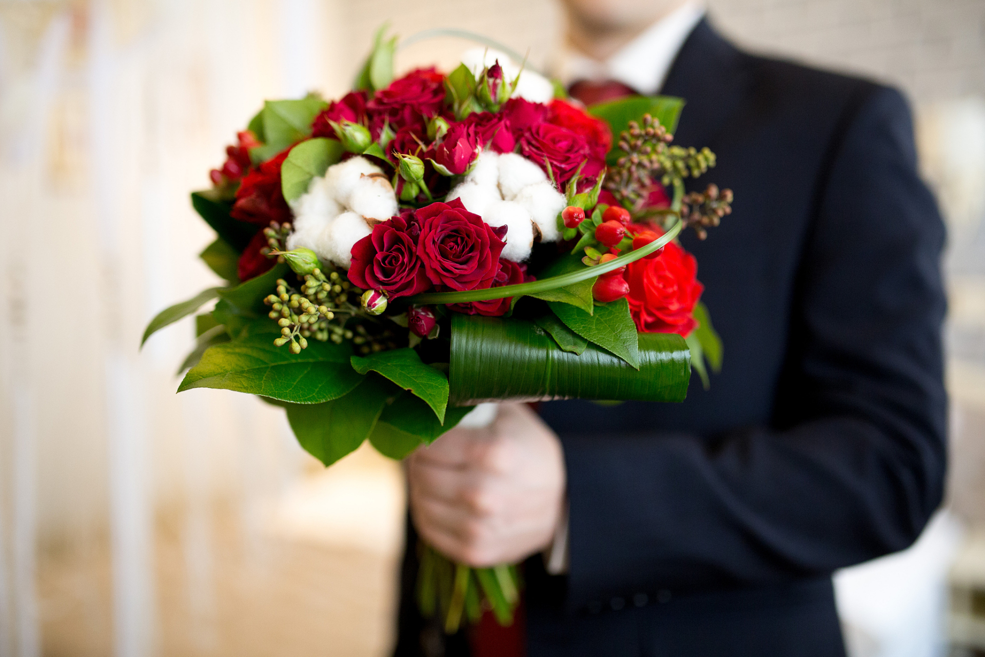 给异地的朋友送鲜花需谨慎,需要选择一个可靠的在线花店,考虑朋友的