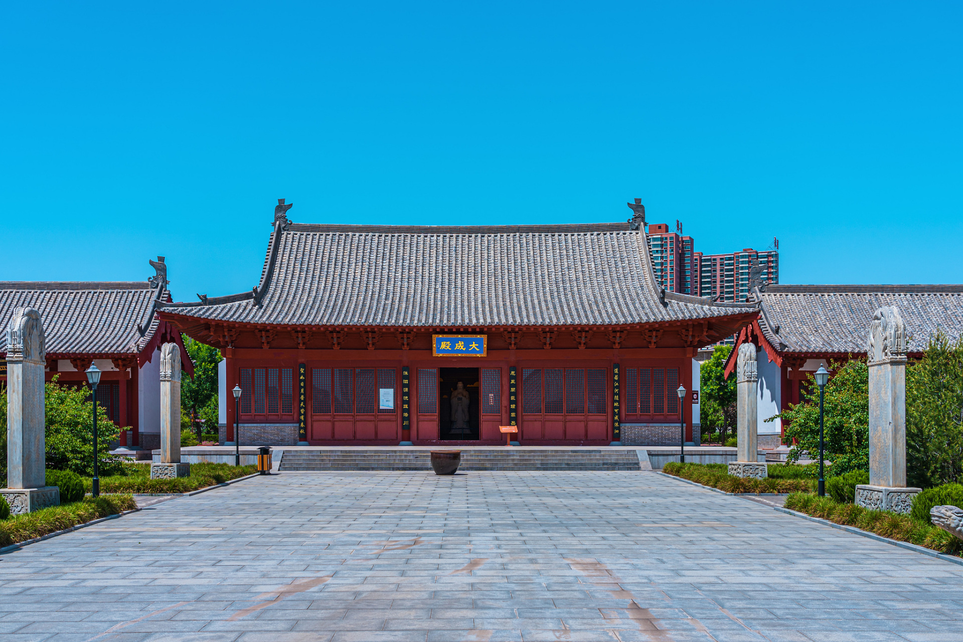 嵩阳书院,一听名字就感觉充满了文化底蕴,坐落在河南登封太室山南麓