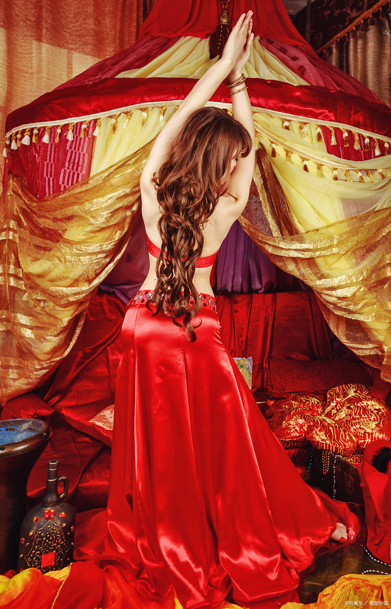 你若寻真爱,昆明今屎烊乖诖采虾煲 美女镣铐起舞