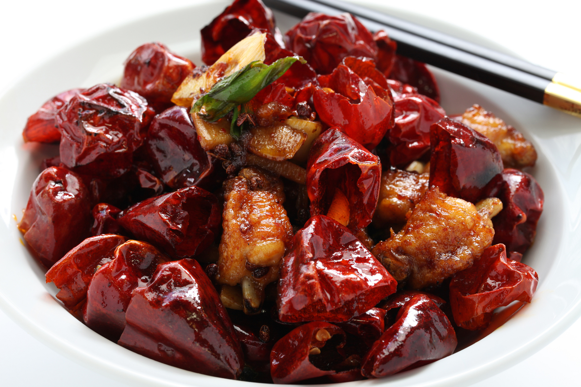 同时,红烧兔肉也富含蛋白质和营养,对肌肤美白和增强体质有一定