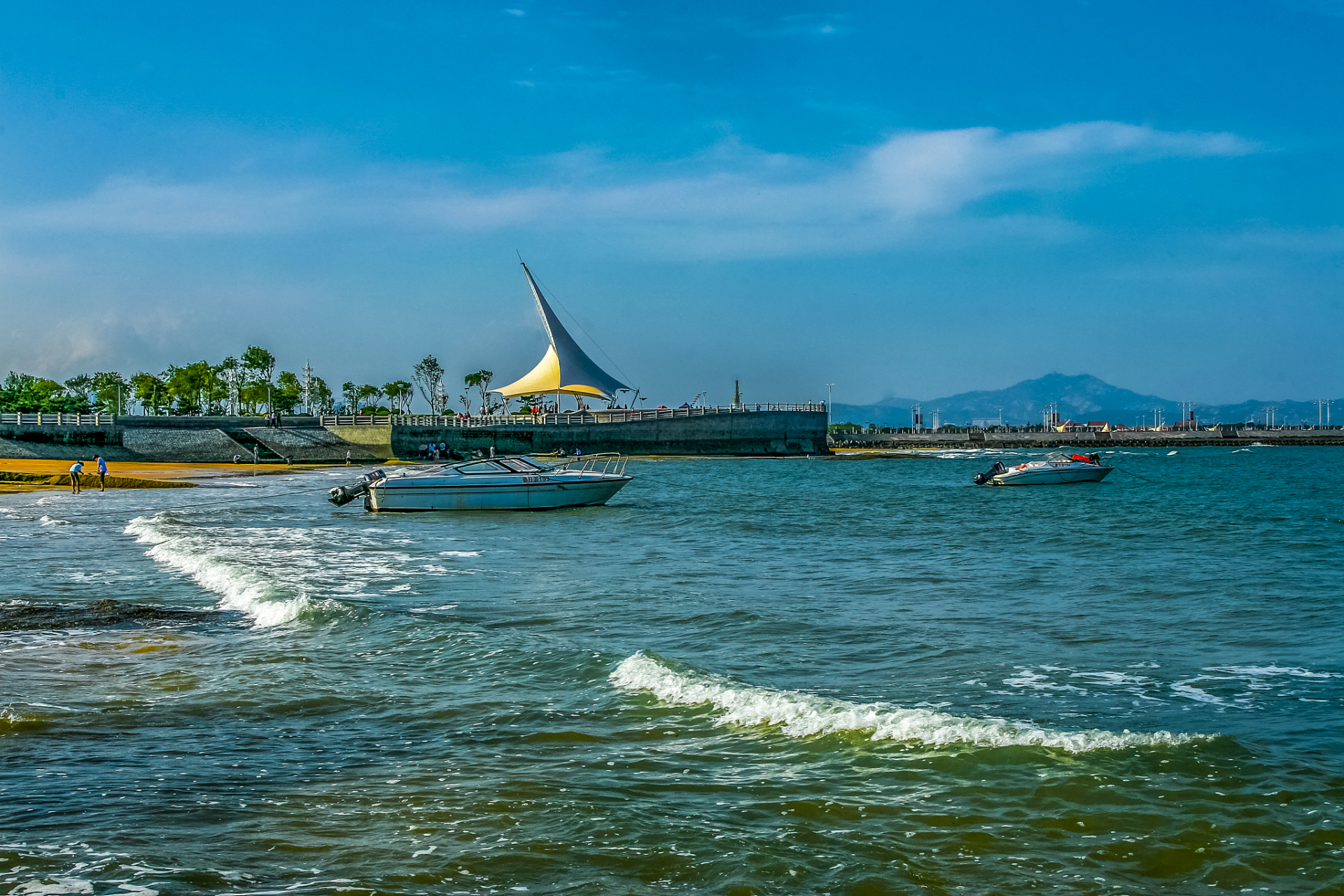 珠海市金湾区是广东省珠海市的一个区,是一个美丽的海滨城市,旅游资源