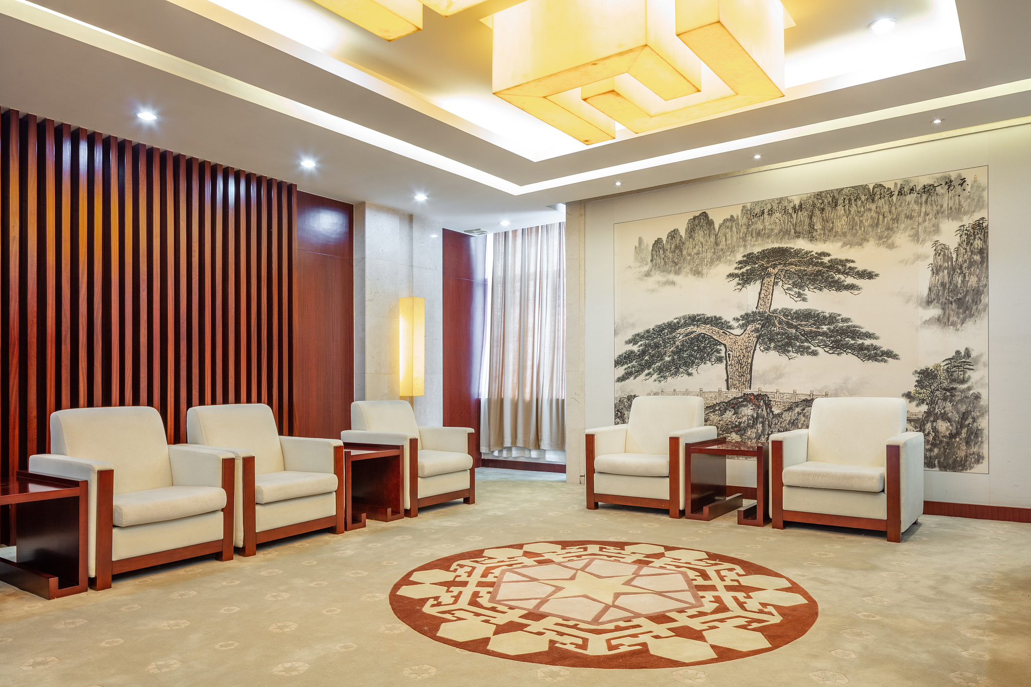 接待室铺上羊毛地毯,舒适度与美观度瞬间提升!