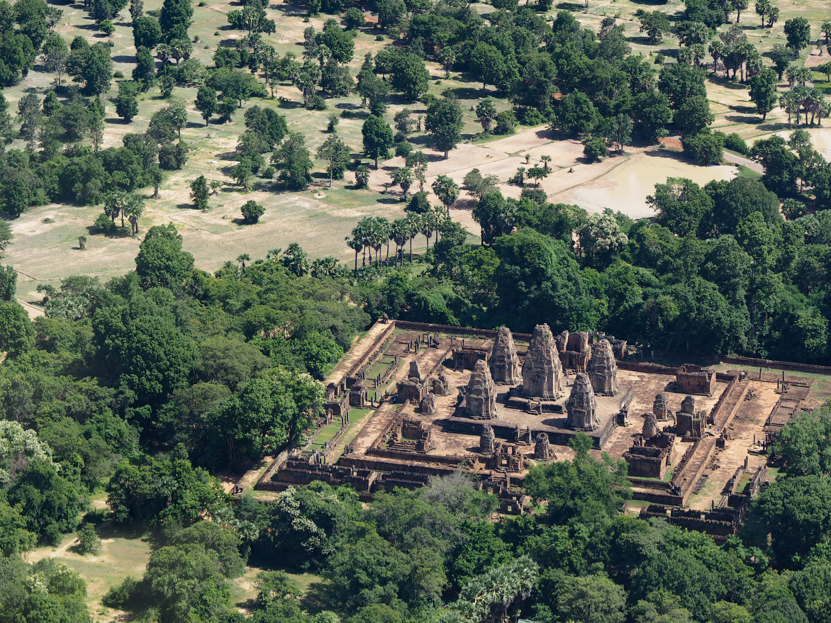 较早出现的几个城邦如乌尔,拉格什,乌鲁克等,都有