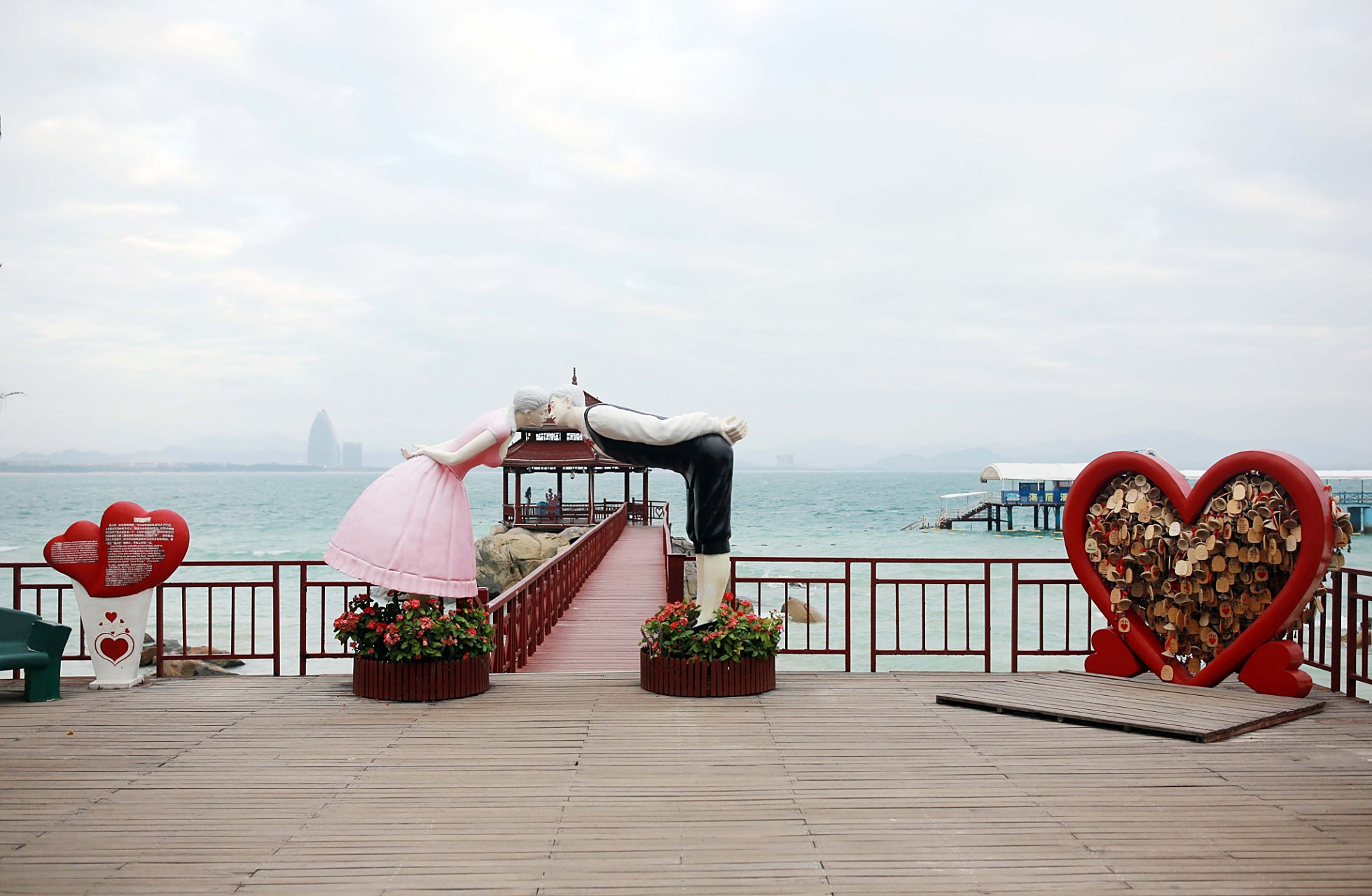 嬉行记# 三亚情人桥是中国著名的景点,其由来源远流长,与一段浪漫的