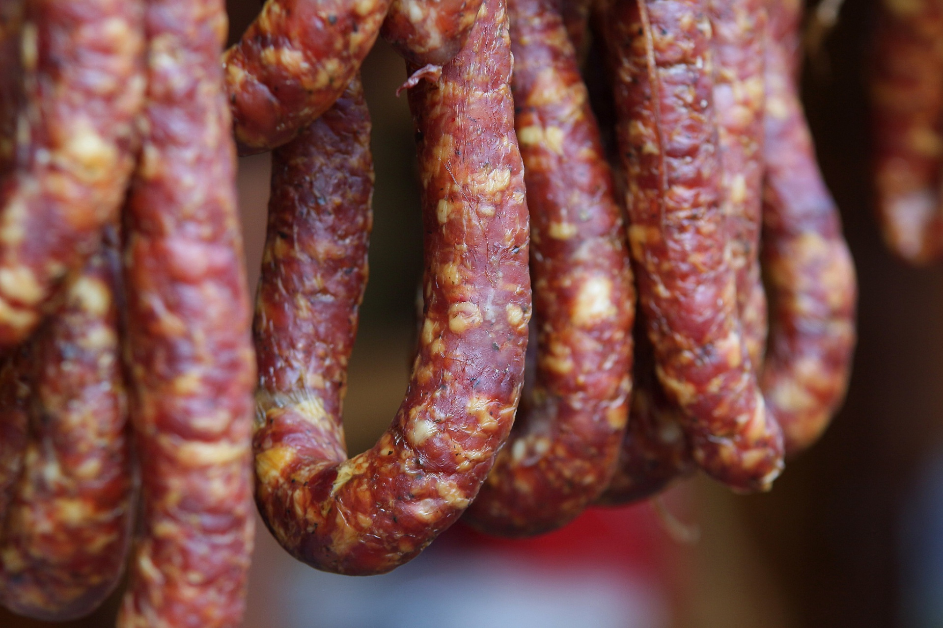 今天壮乡美食课堂教你制作正宗川式腊肠.一起来学习制作吧!