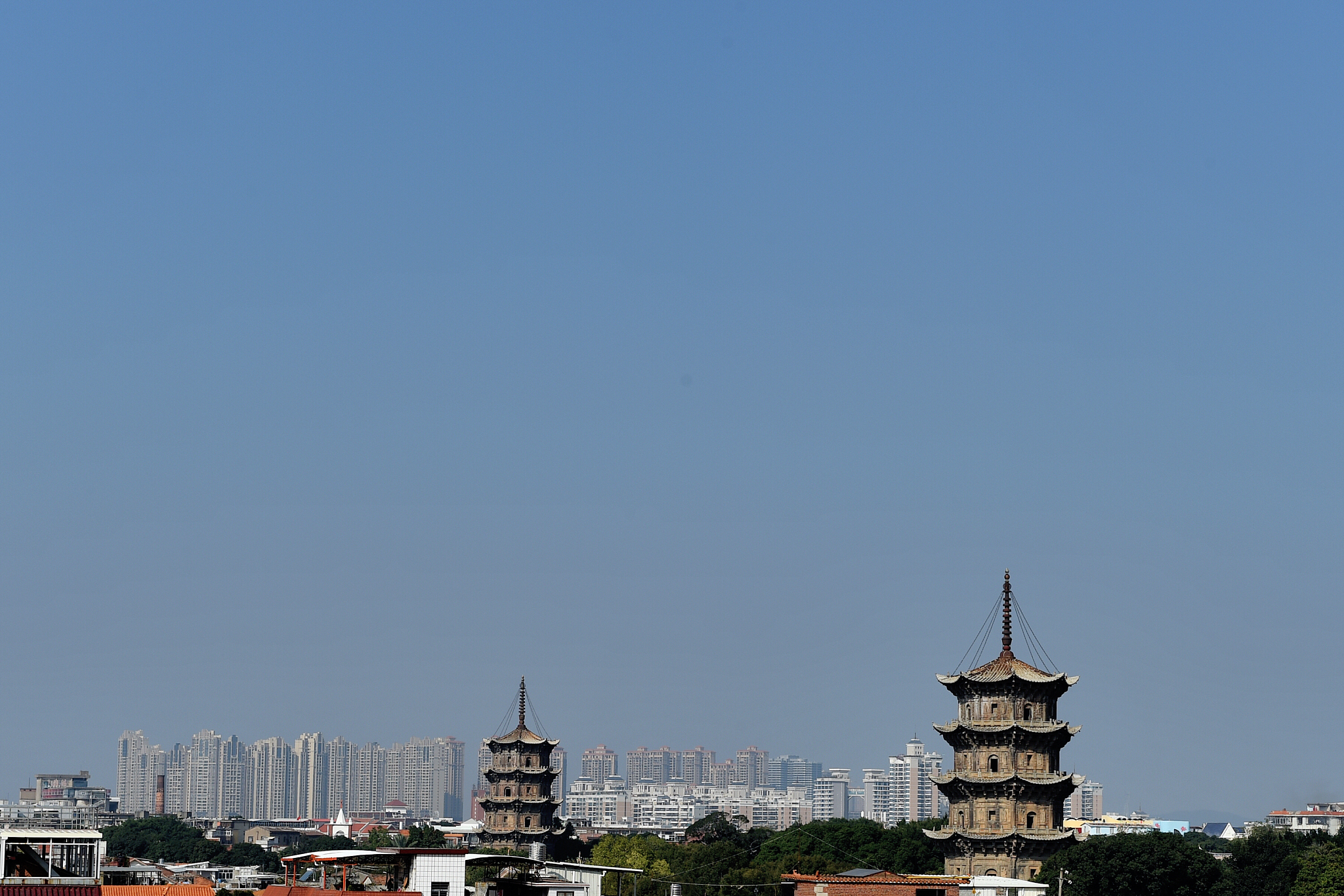 泉州蟳埔村是历史悠久,文化底蕴深厚的渔村,拥有美丽的海景,独特的