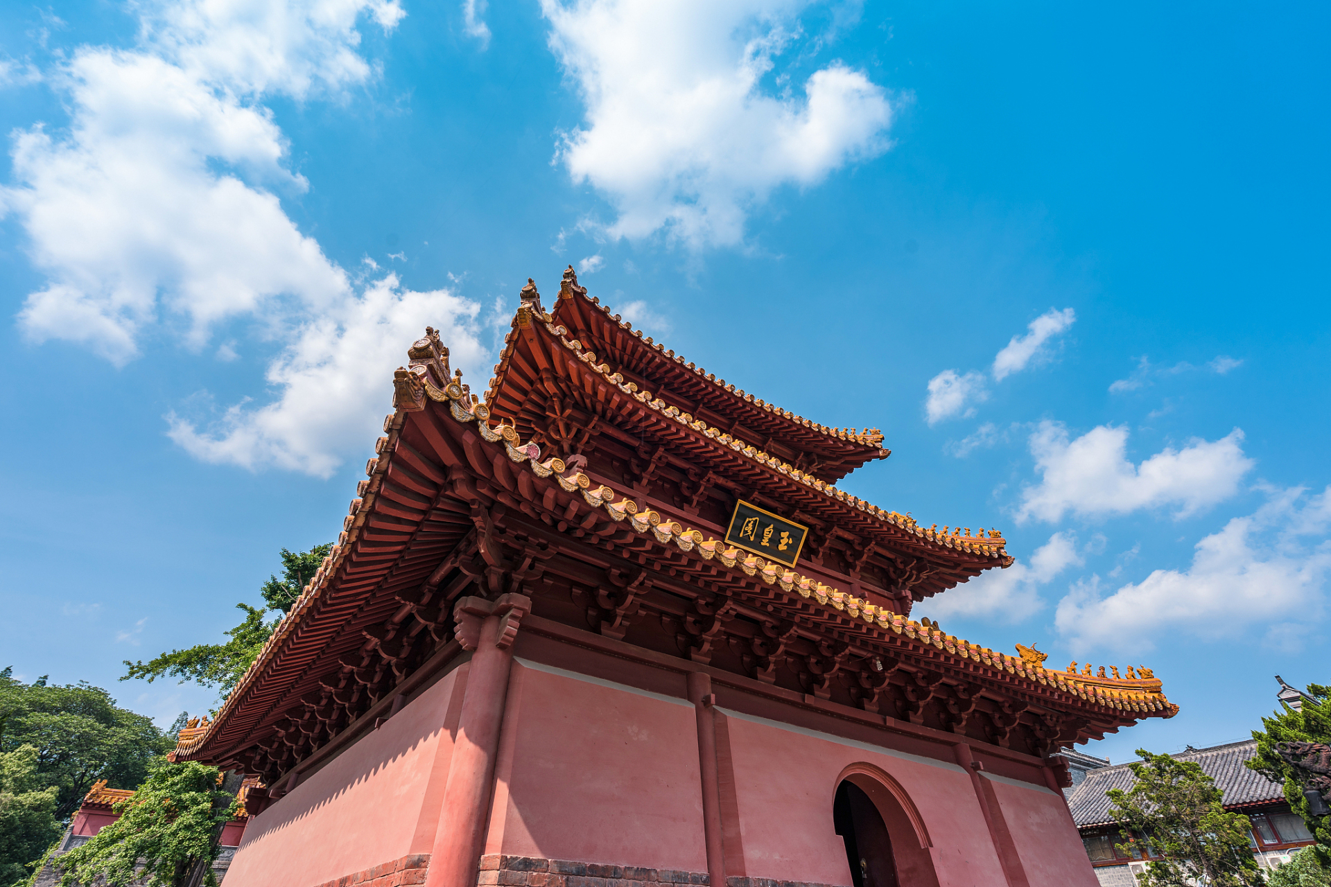 长春市宽城区兰家镇小城子村古城遗址处,原有一座清代古寺,万寿寺.