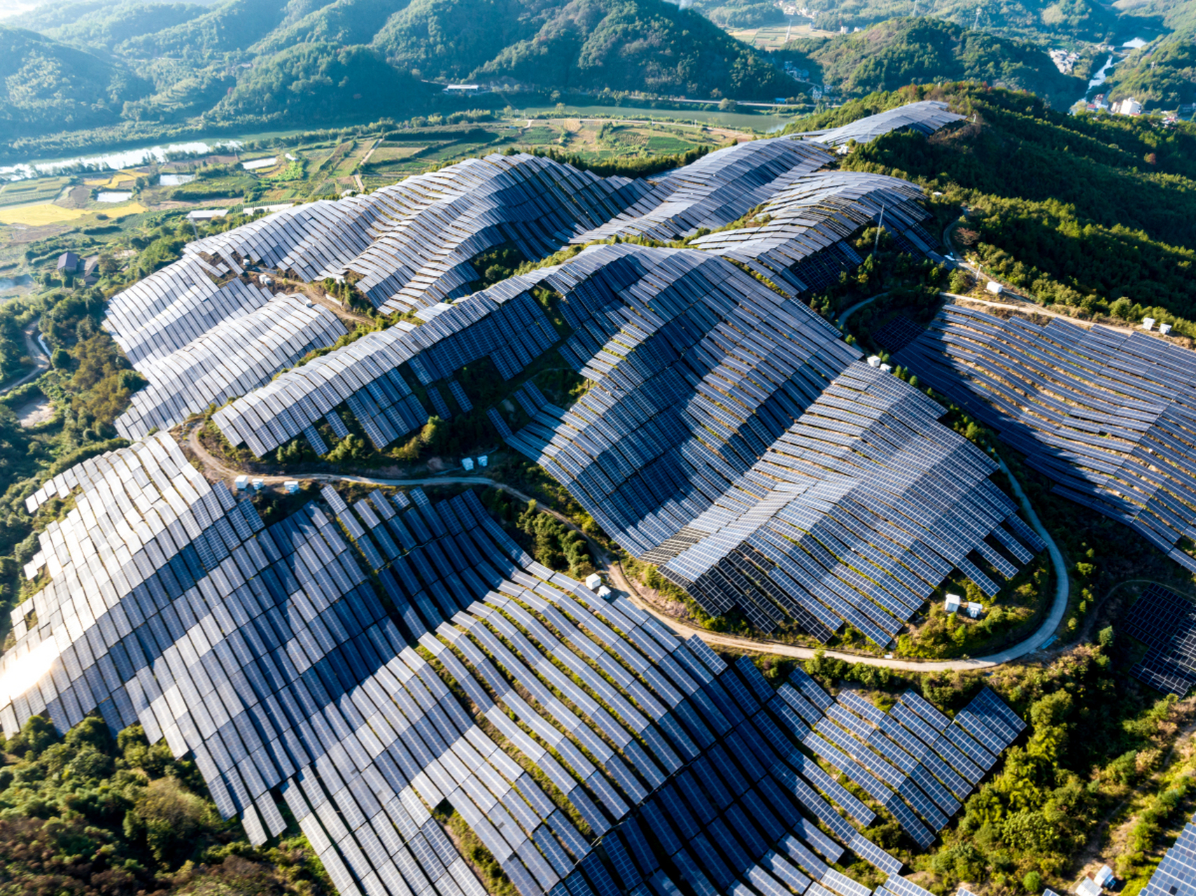 南京大学谭海仁教授课题组在钙钛矿光伏组件研究中取得重大突破,刷新
