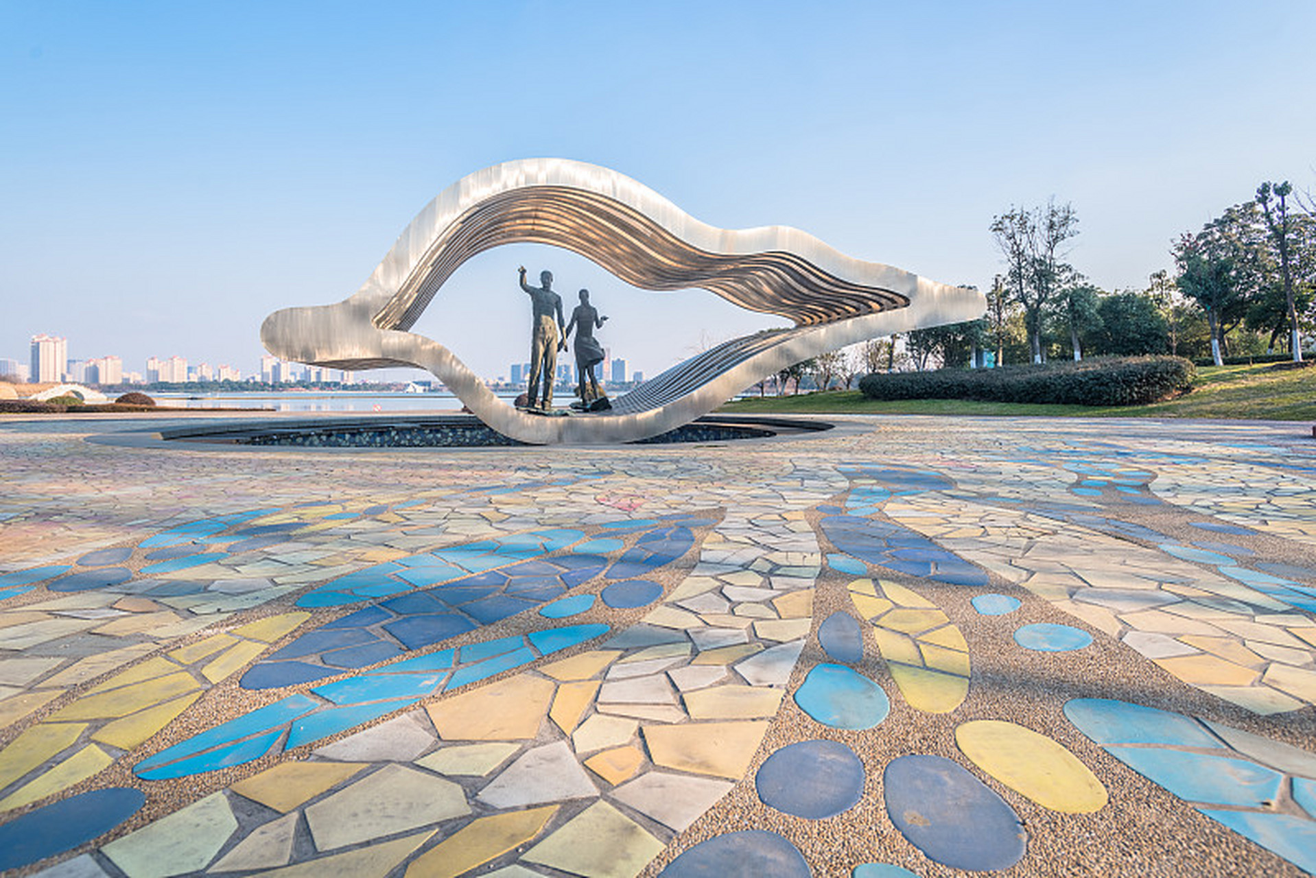 一进入青岛蓝谷人才公园,我便被眼前的美景所吸引.