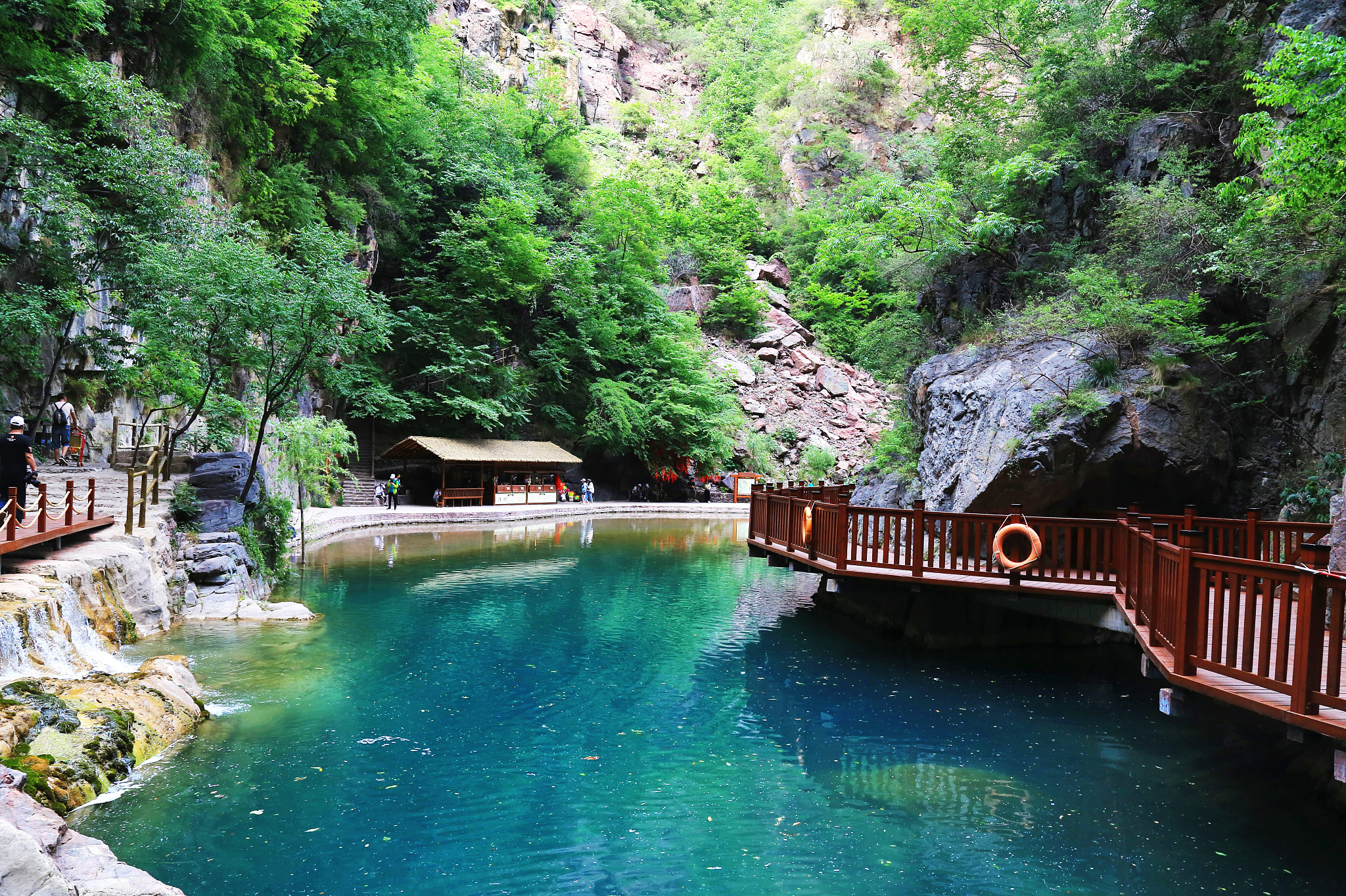 金龙峡,太平森林公园等自然奇景尽收眼底.