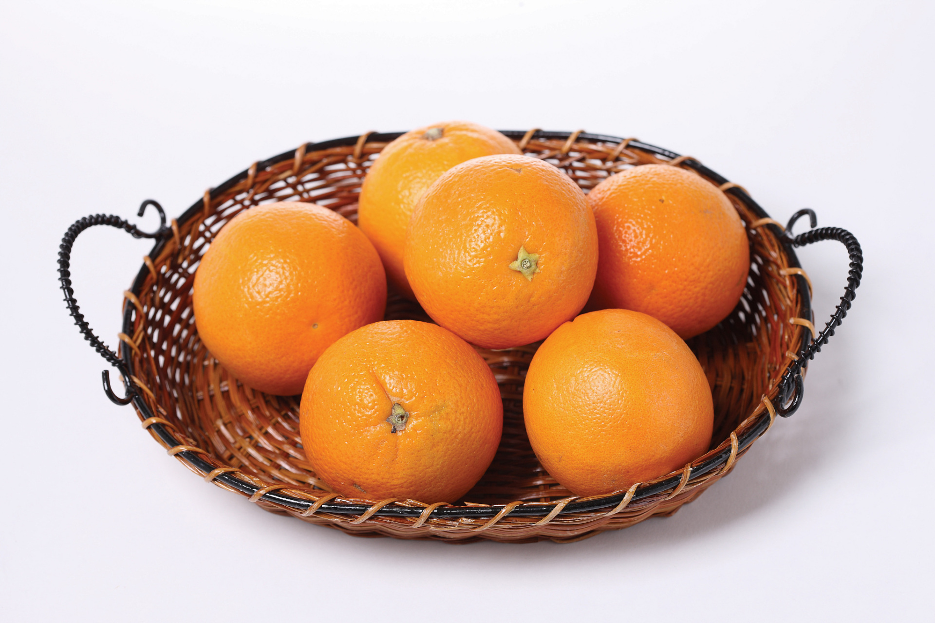 在广东清远县,有一种特产柑桔,名叫清新冰糖桔.