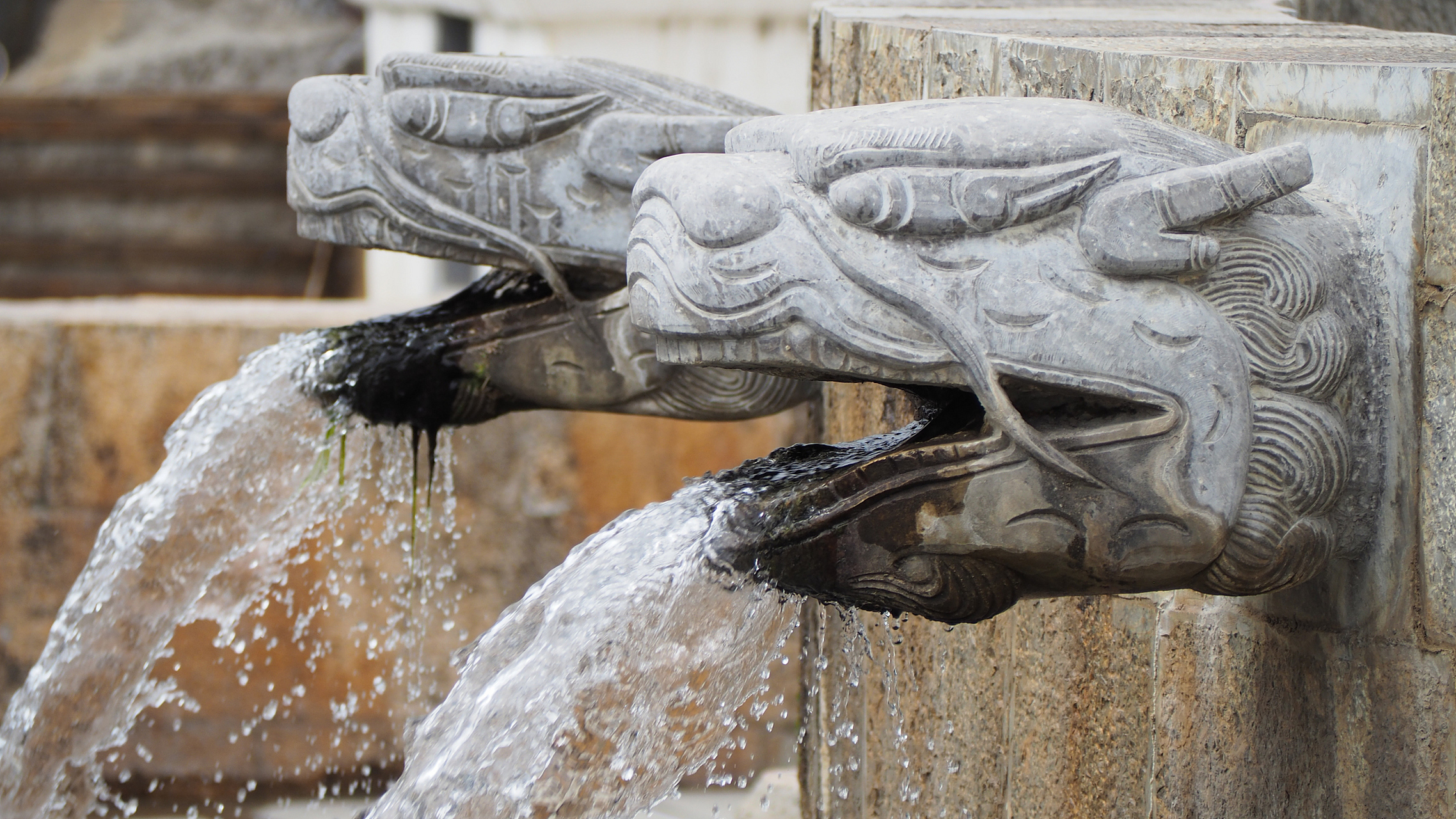 据专家介绍,故宫现有的排水系统是雨污分离的