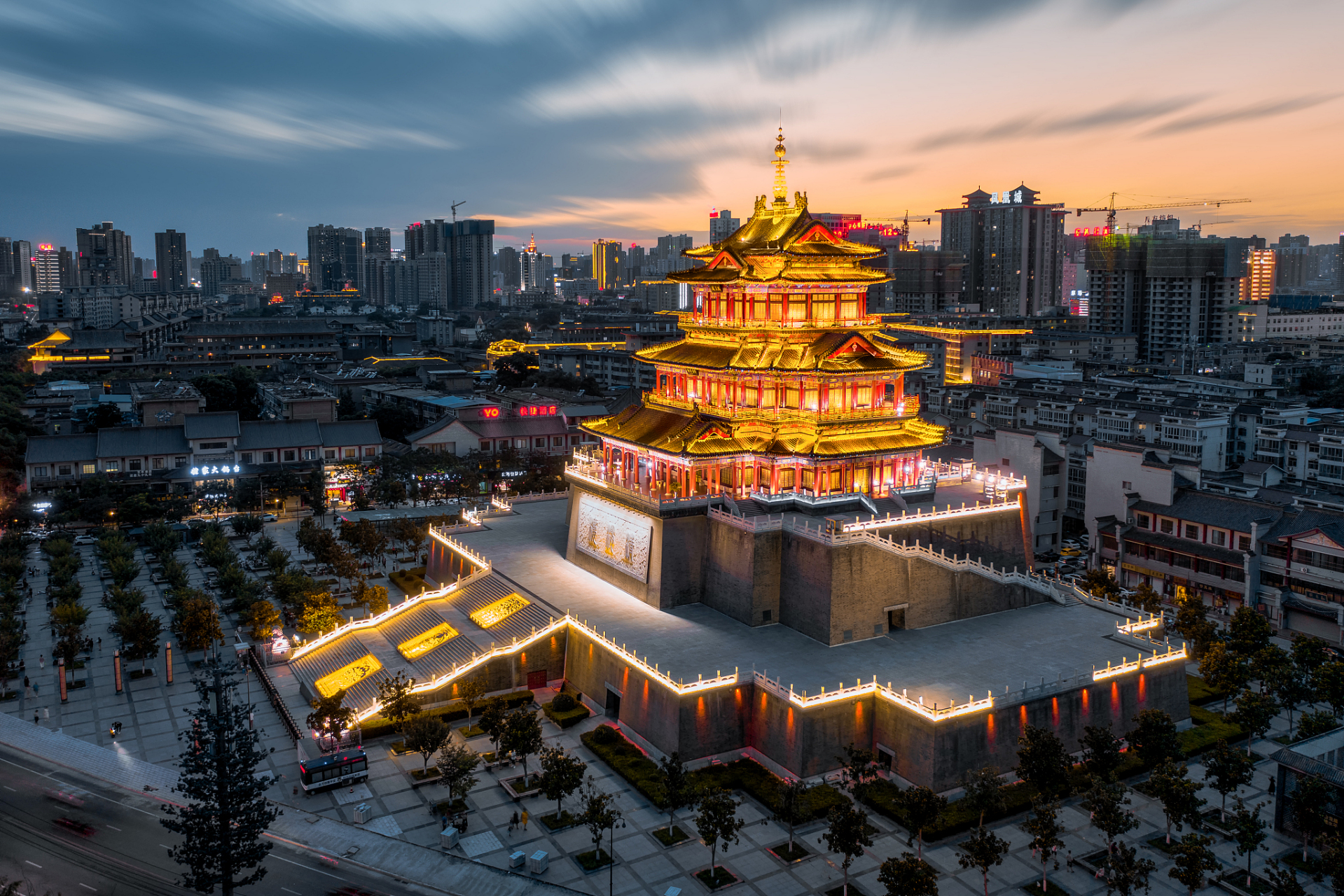 郑州主城区规模在省内仅排第10,洛阳排名第1,第2名意想不到!