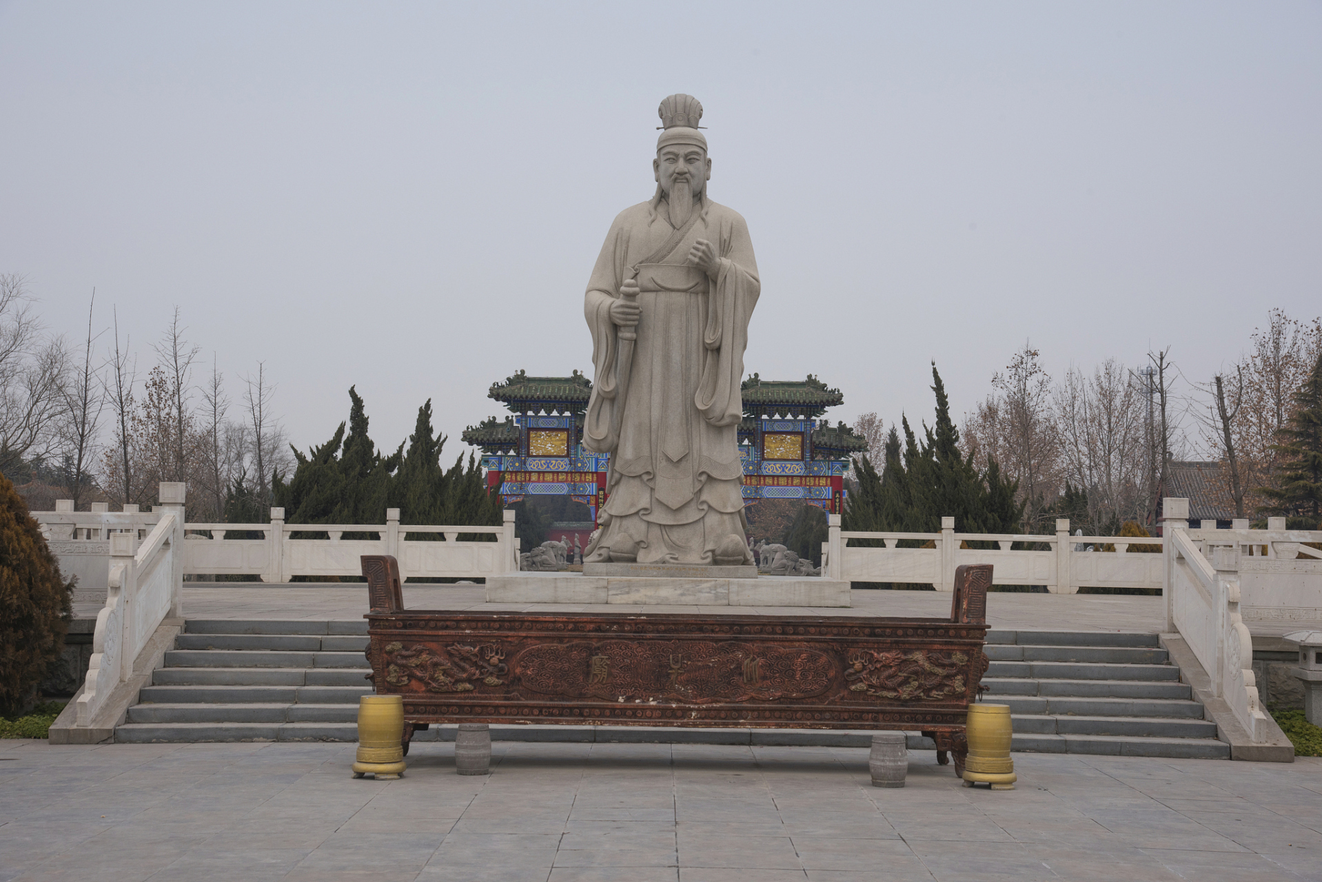 白云寺 白云禅寺是豫东现存较大的古建筑群,占地20652平方米,建筑