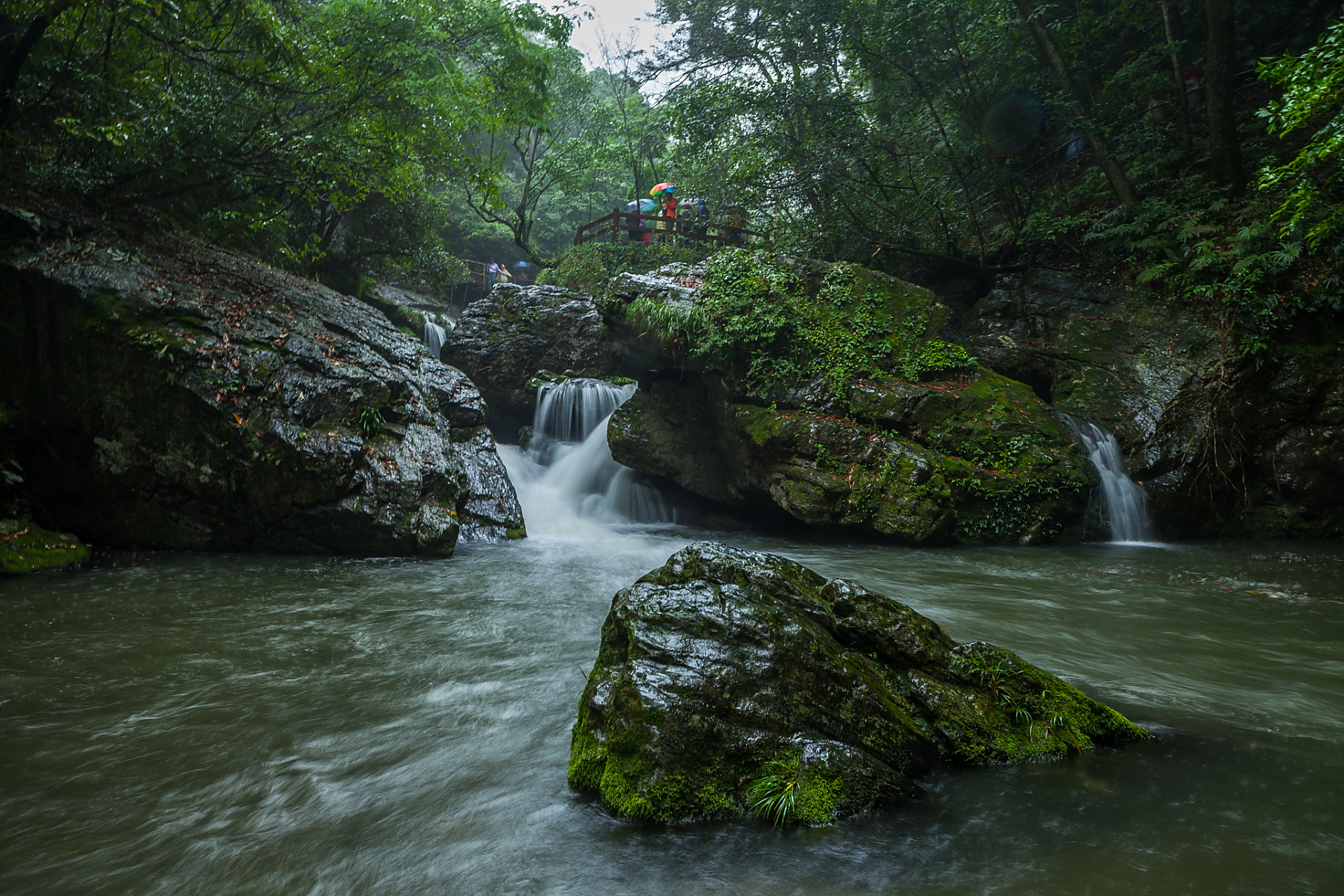ai亚来杭州# 听说杭州山沟沟景区的自然美景令人惊叹不已!