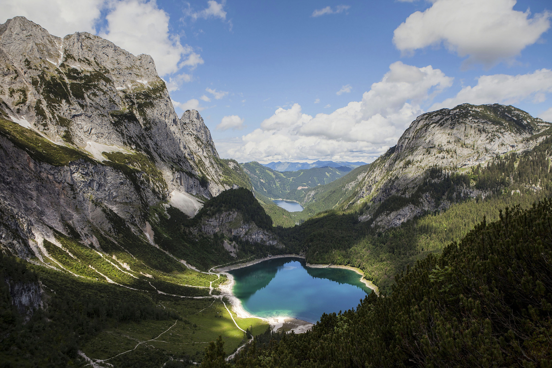 景区内拥有世界上最美的多洛米蒂山,福纳斯山谷,冰