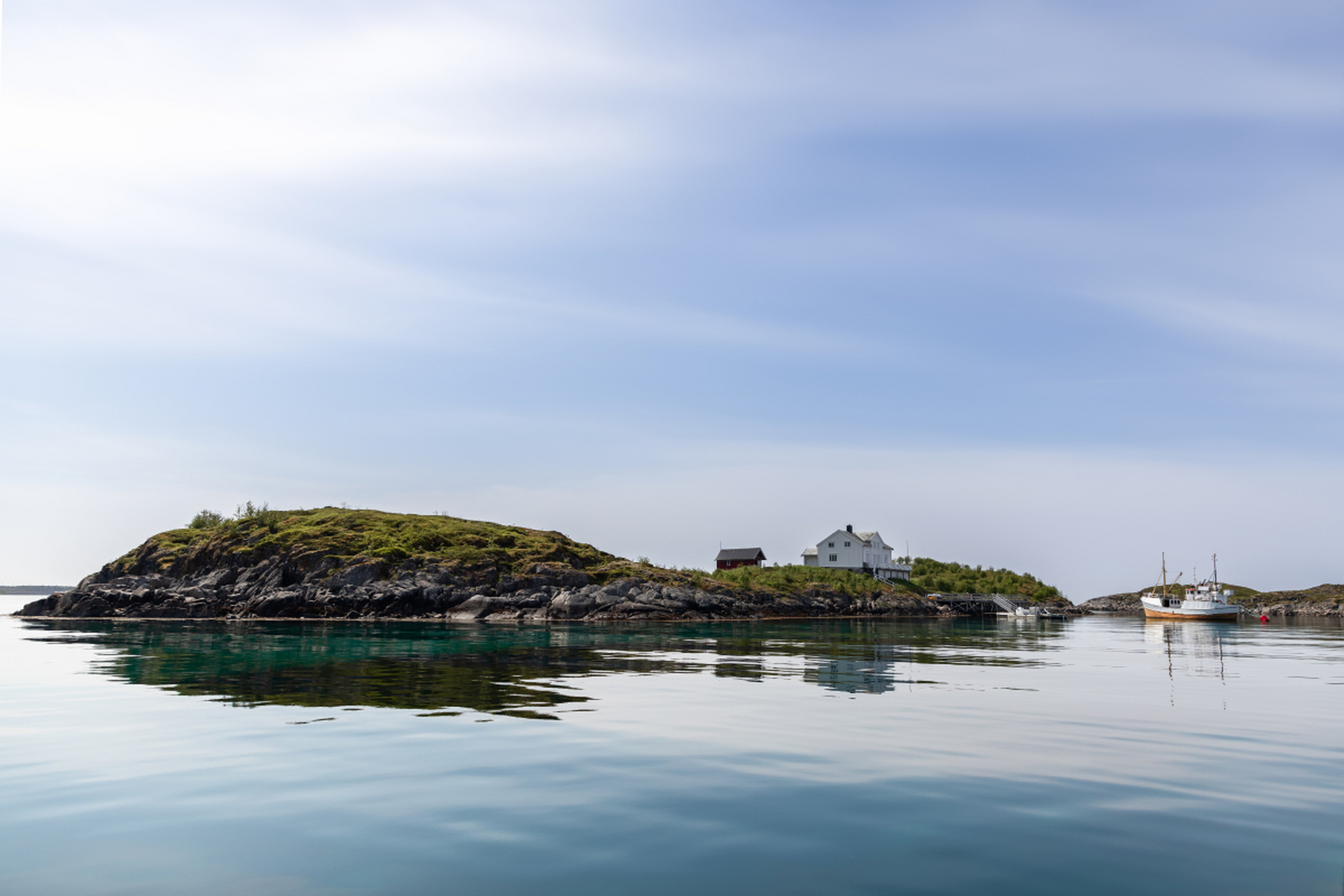 跨年创作挑战赛# 罗弗敦群岛是挪威著名的景点之一,岛上有许多美赖哪