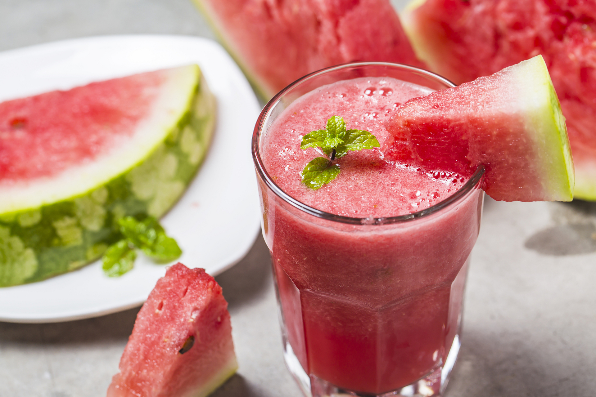 98夏天到了,是时候享受冰镇饮品和冰冷的食物,但是你是否知道,过量