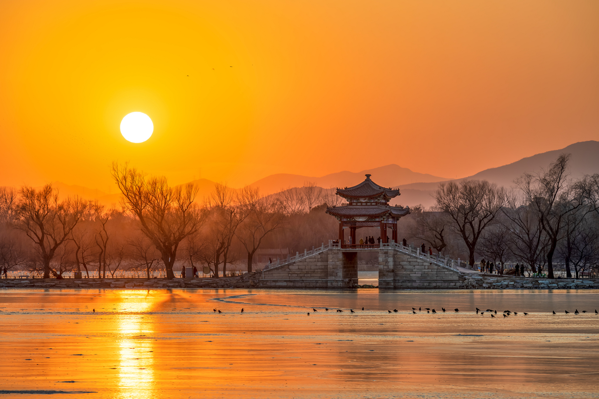 颐和园的日出,如诗如画,美不胜收.