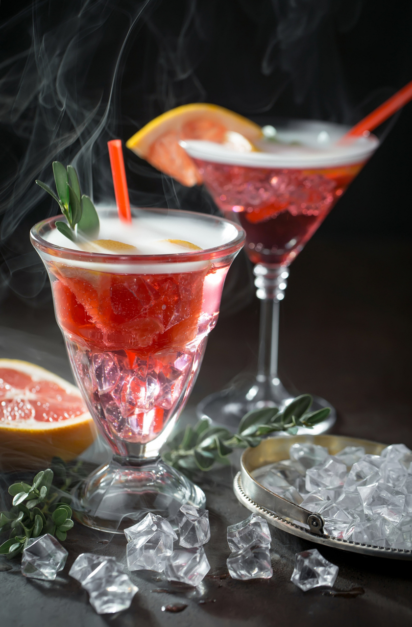 《我和鸡尾酒的一段浪漫爱情史》  作为一名搞笑文章编辑,我今天要跟