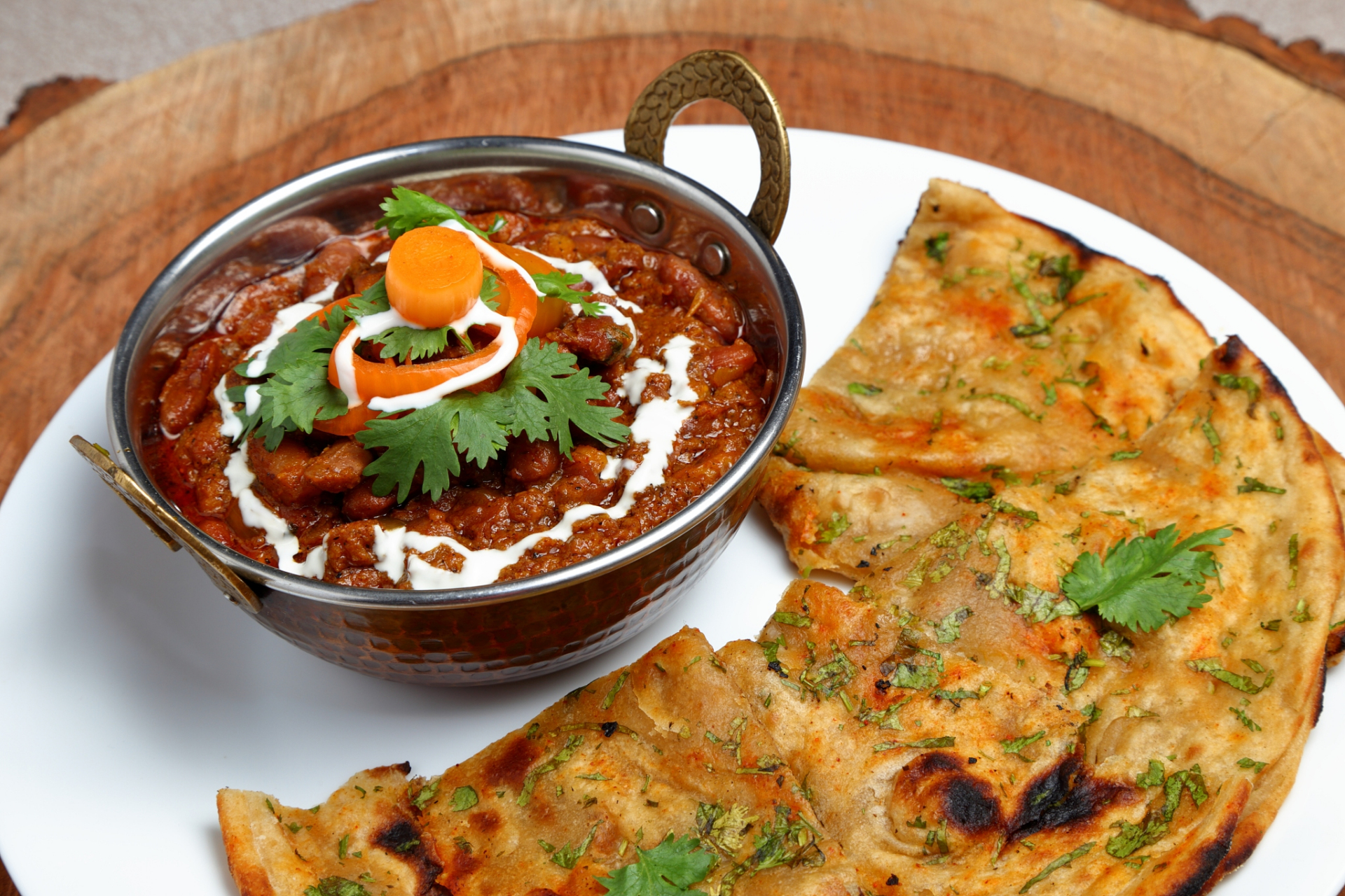 五千年食光# 西北地区的美食文化丰富多样,其中最具代表性的当属讶忖