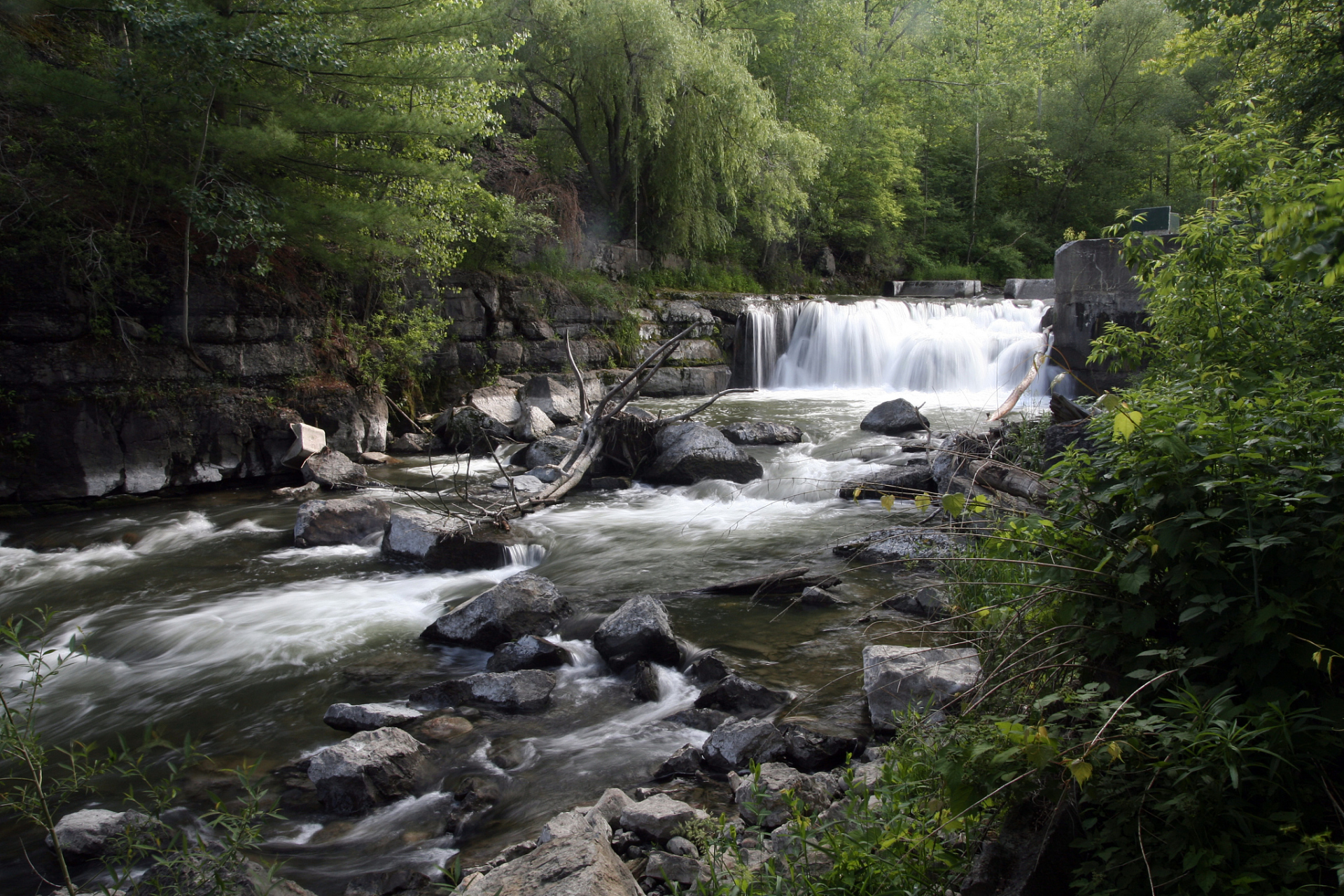 青山沟位于宽甸县,是一个自然风光和人文景观兼具的旅游景区.
