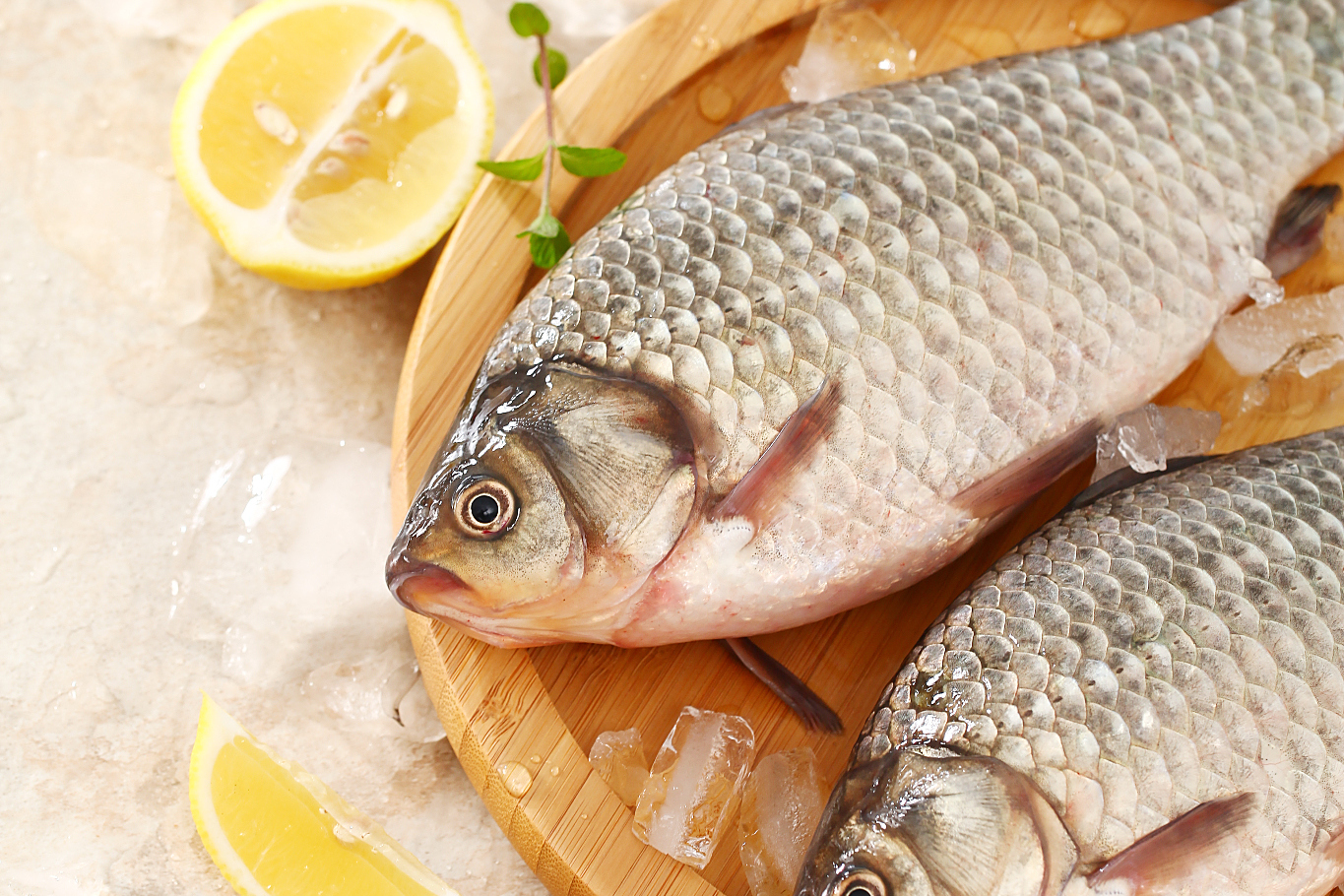 摘要:鱼蛋白是一种多用途的海鲜食材,通过巧妙的烹饪方式可以发挥其