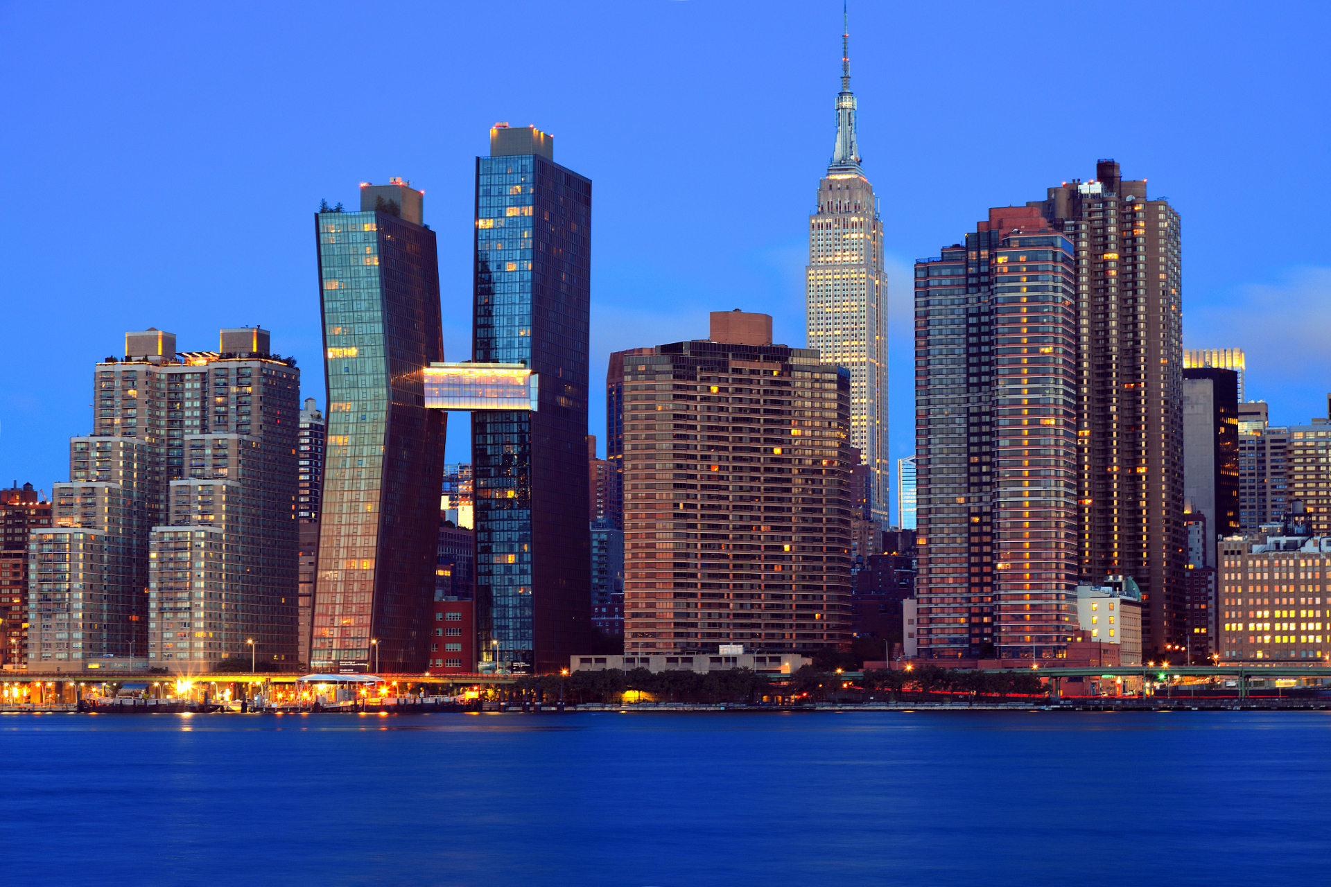 纽约是充满活力的城市,拥有世界级景点,多元文化,美食和购物体验.