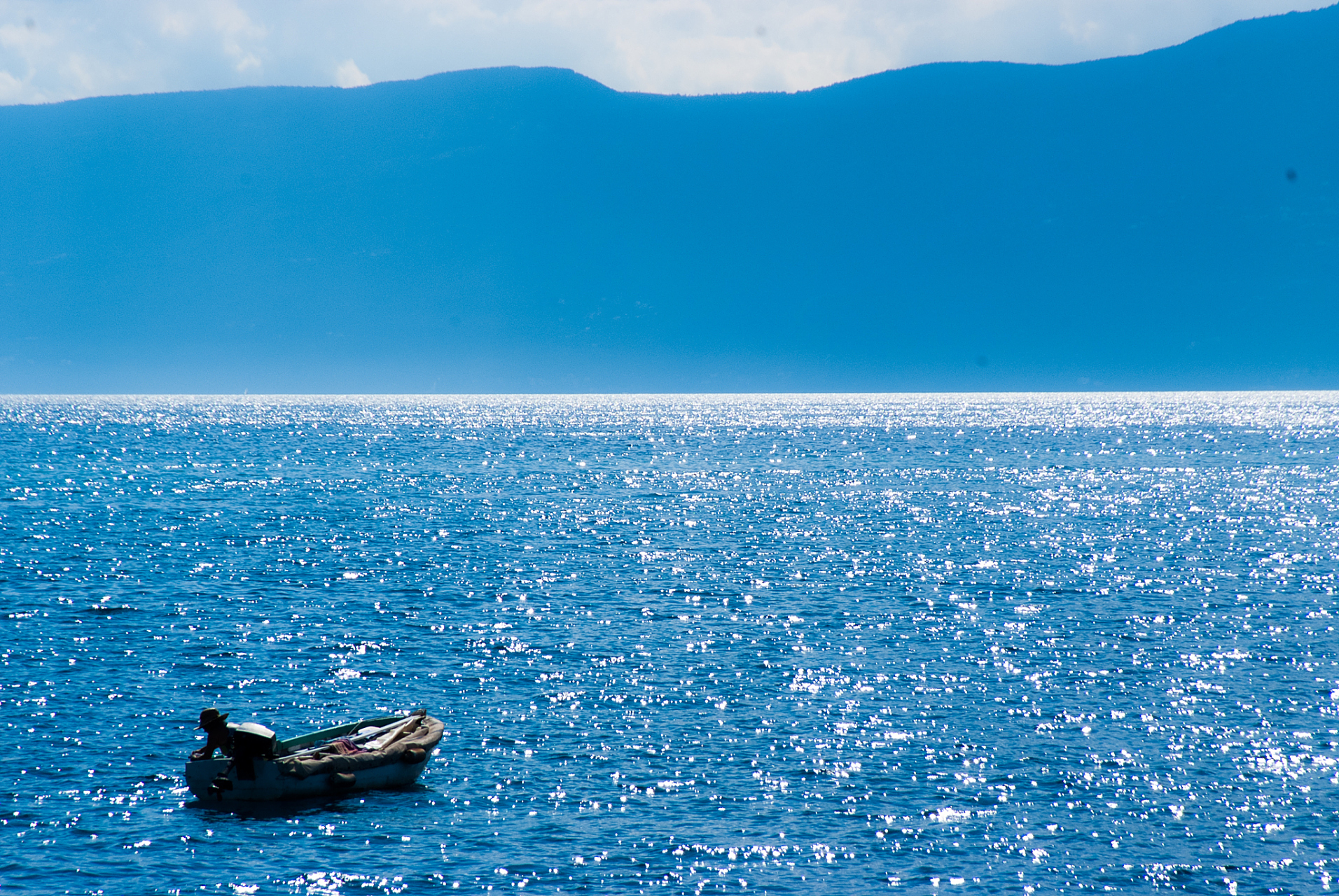 近日,由李沁主演的电视剧《梦中的那片海》热播引起了广大观众的关注.