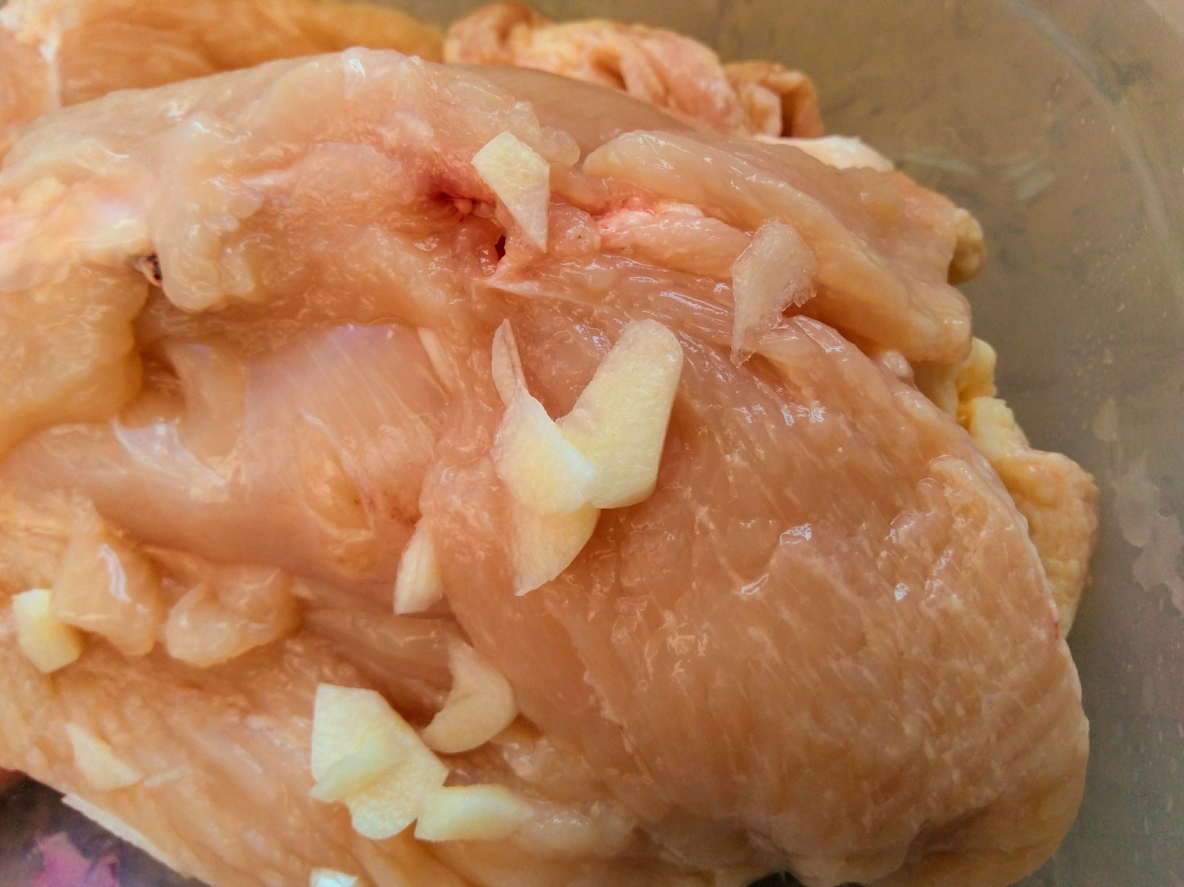 美国批准人造鸡肉上市销售#  当地时间21日,美国两家企业获准销售用