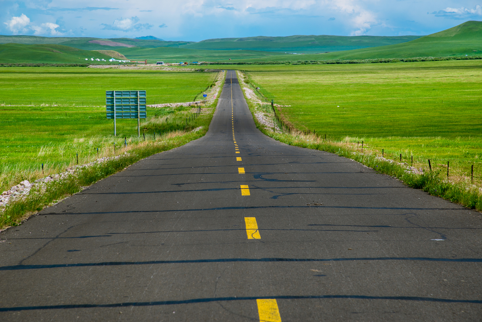 夏日闪光旅行家# 张家口的草原天路犹如一条蜿蜒于草原上的巨龙,障种