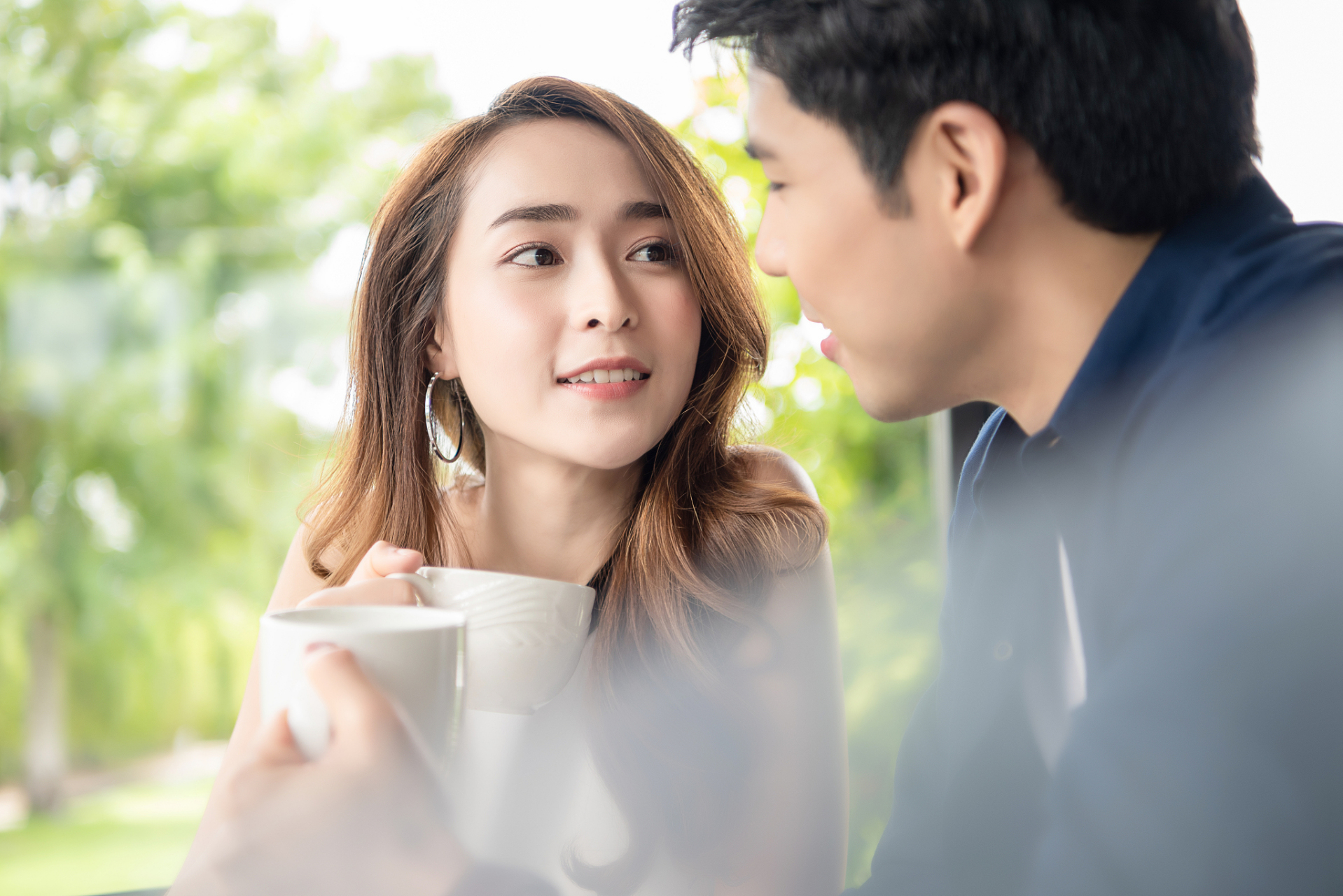 为什么女人追男人隔层纸却追不上?