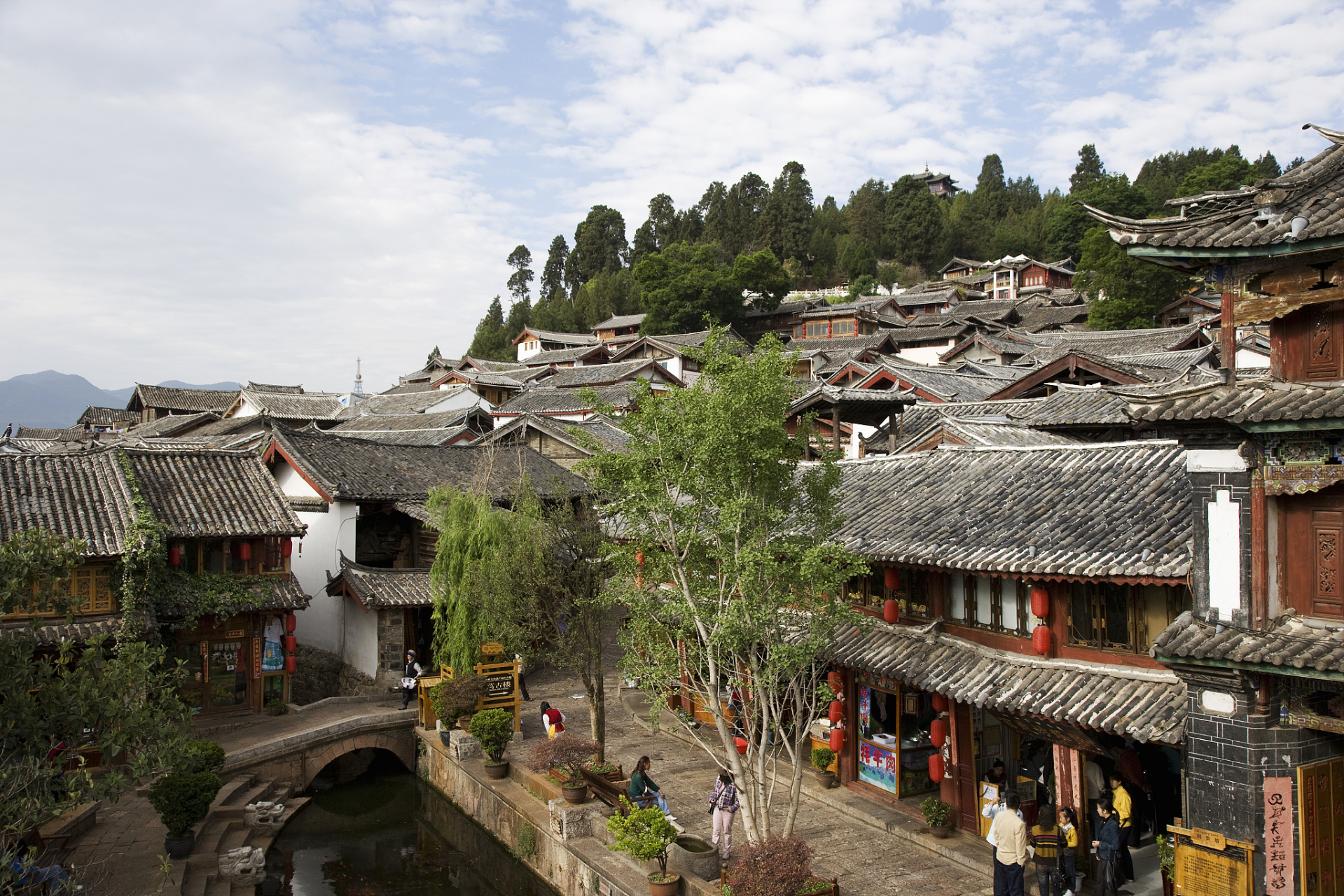 这个古镇坐落在重庆市,自古以来就以其独特的历史和文化吸引了无数