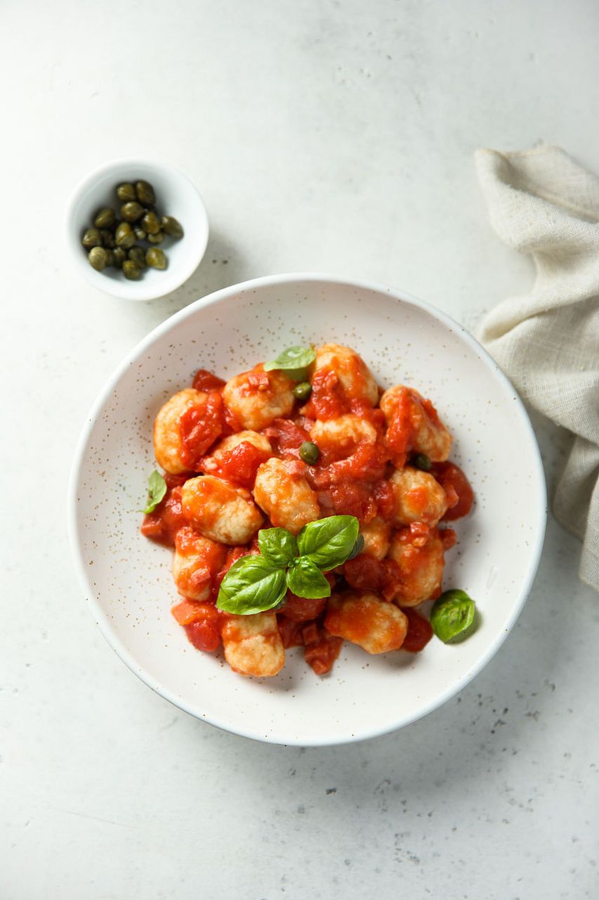 宫保虾球——家常美食的魅力菜肴  今天,我分享的是宫保虾球的家常