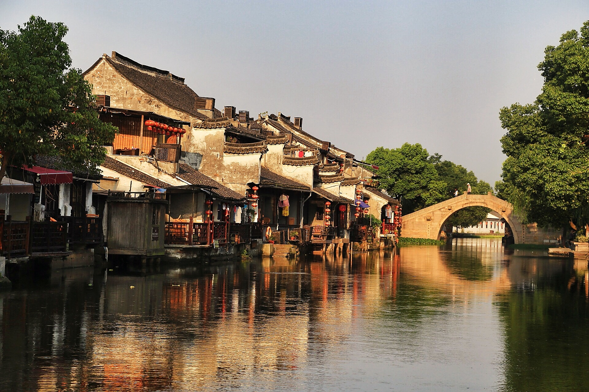 西塘,位于浙江省嘉兴市南部,是中国江南地区最具代表性的水乡古镇之一