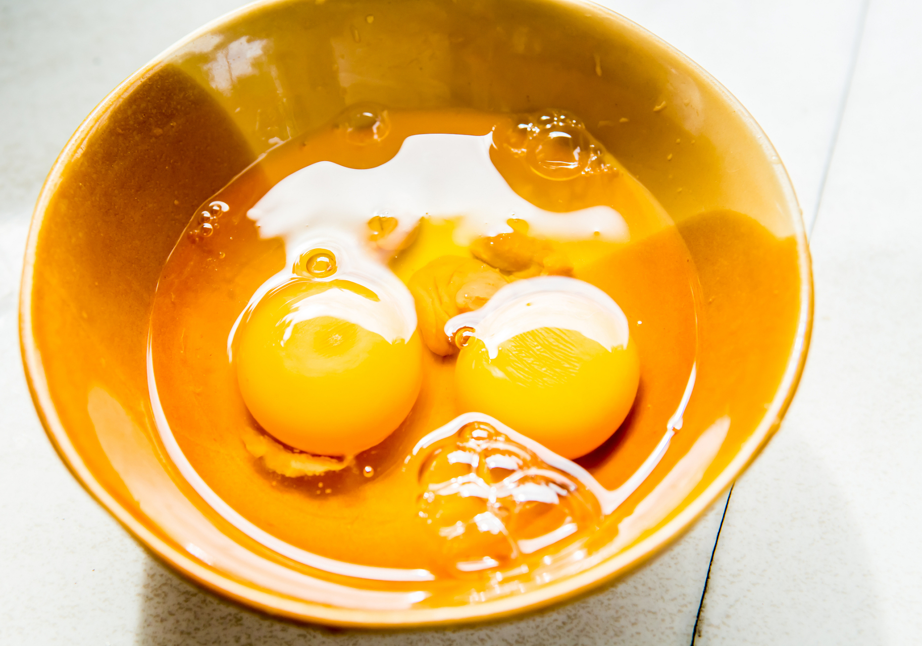 它的主要成分是鸡蛋和冰糖,这两者的结合为我们的身体带来了许多益处.